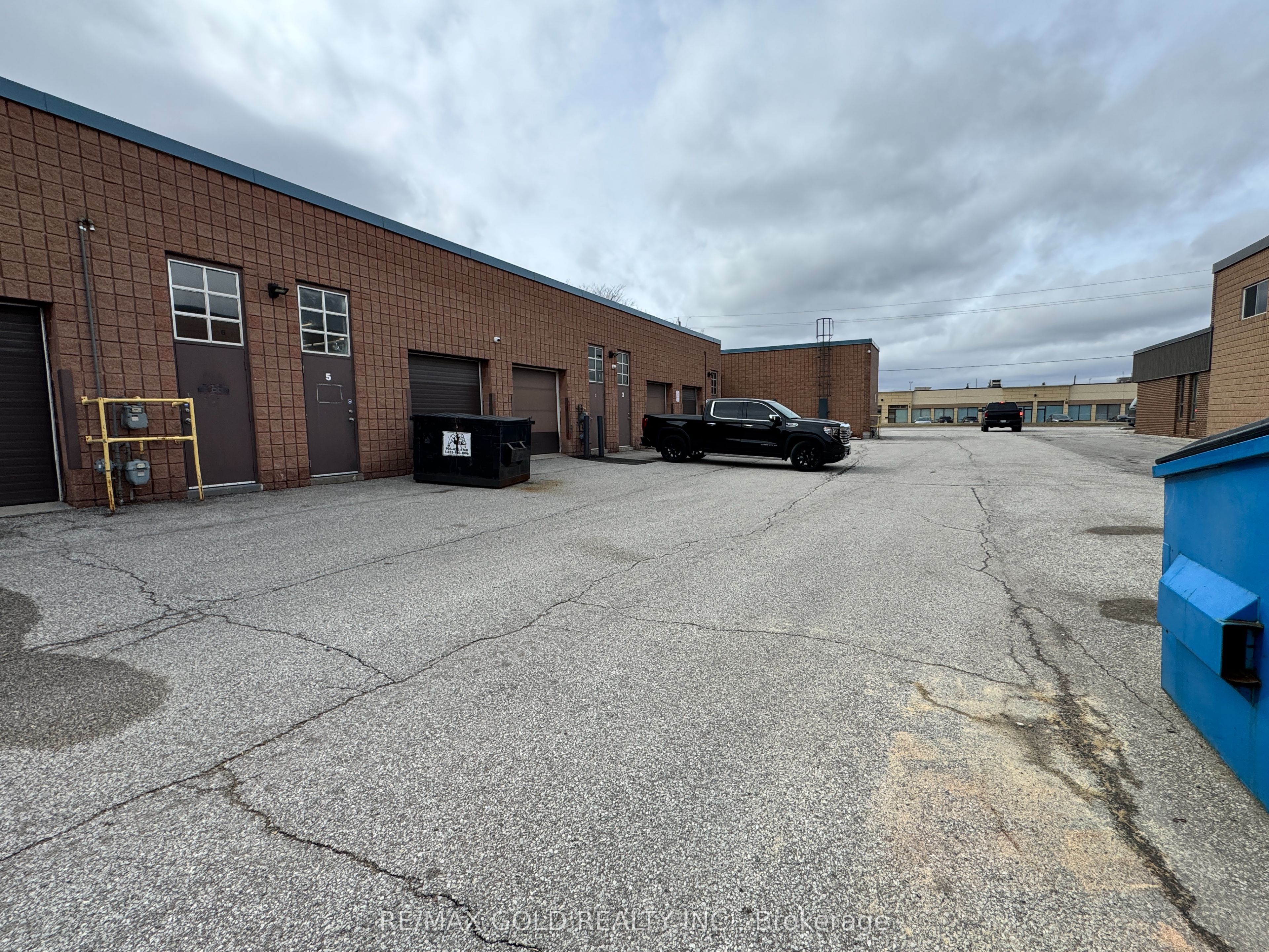#4 - 1662 Bonhill Road Property Photo 17