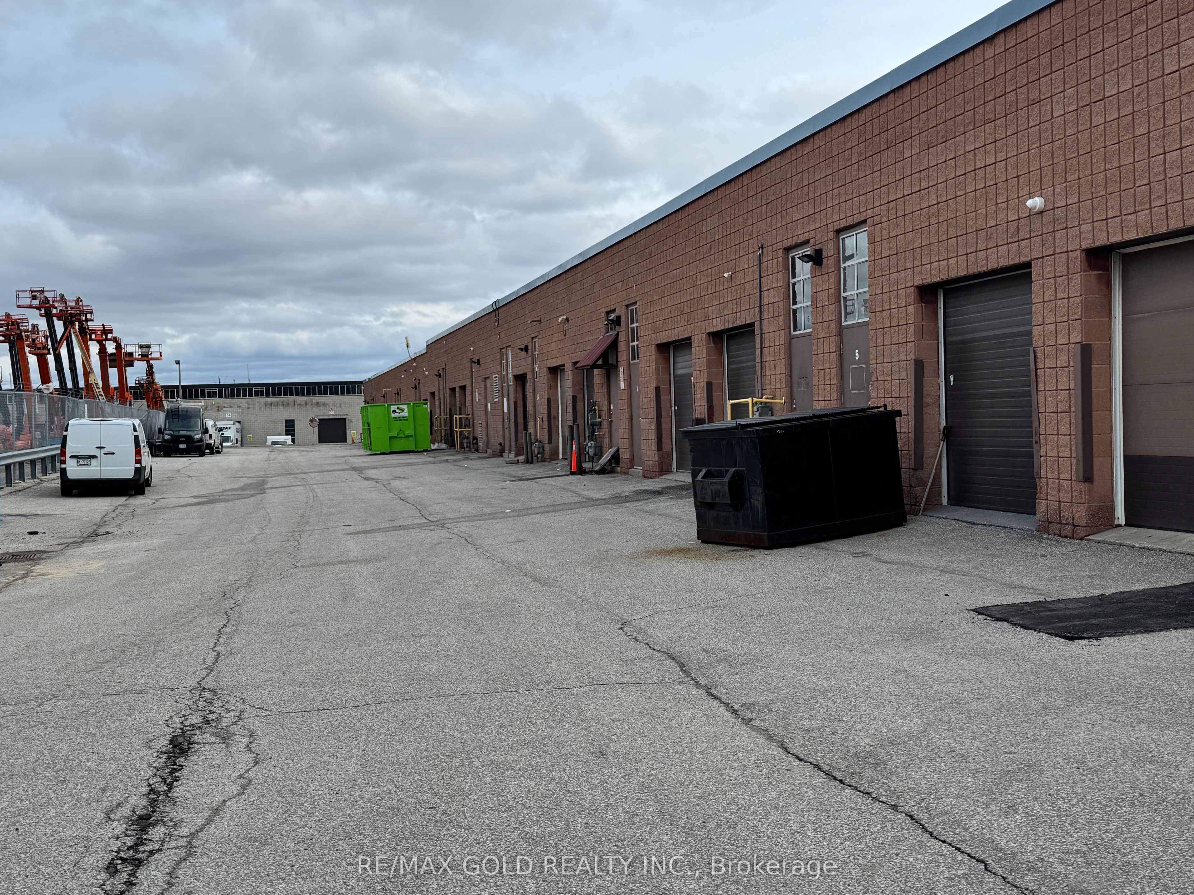#4 - 1662 Bonhill Road Property Photo 21
