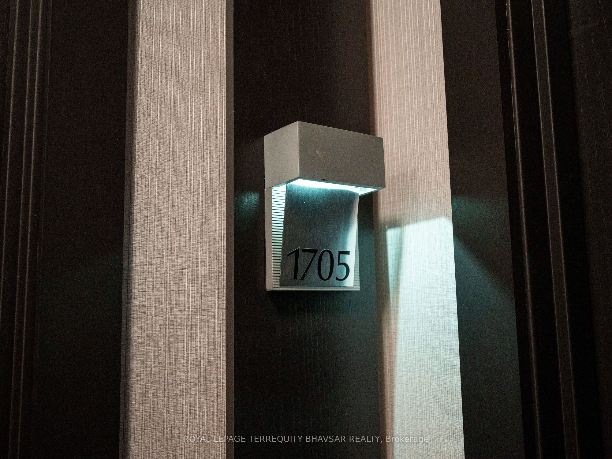 #1705 - 80 Absolute Avenue Property Photo 5