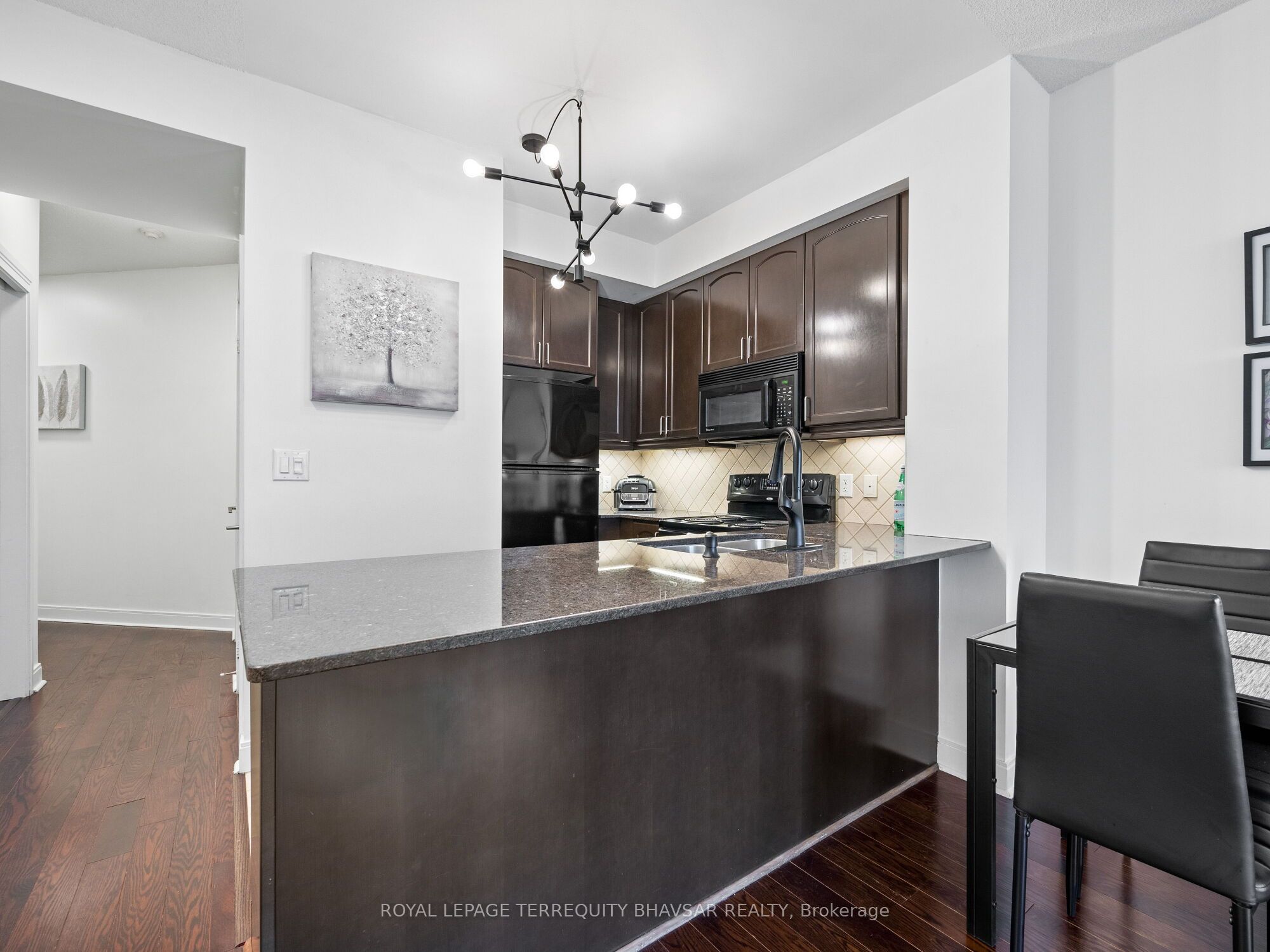 #1705 - 80 Absolute Avenue Property Photo 12