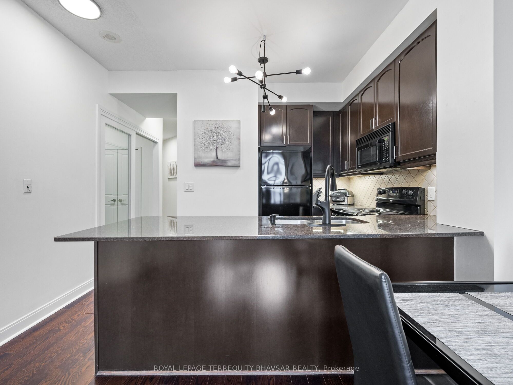 #1705 - 80 Absolute Avenue Property Photo 13