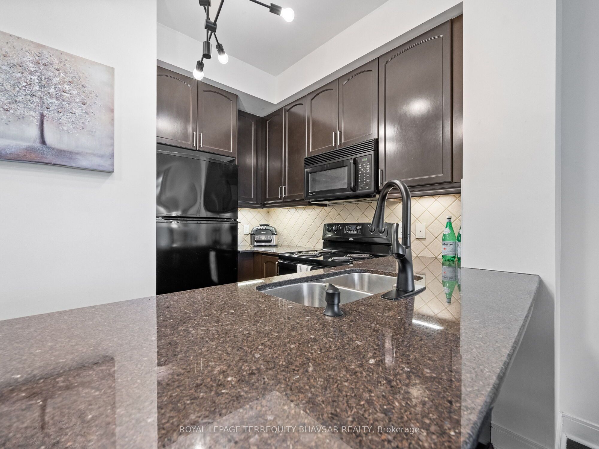 #1705 - 80 Absolute Avenue Property Photo 14