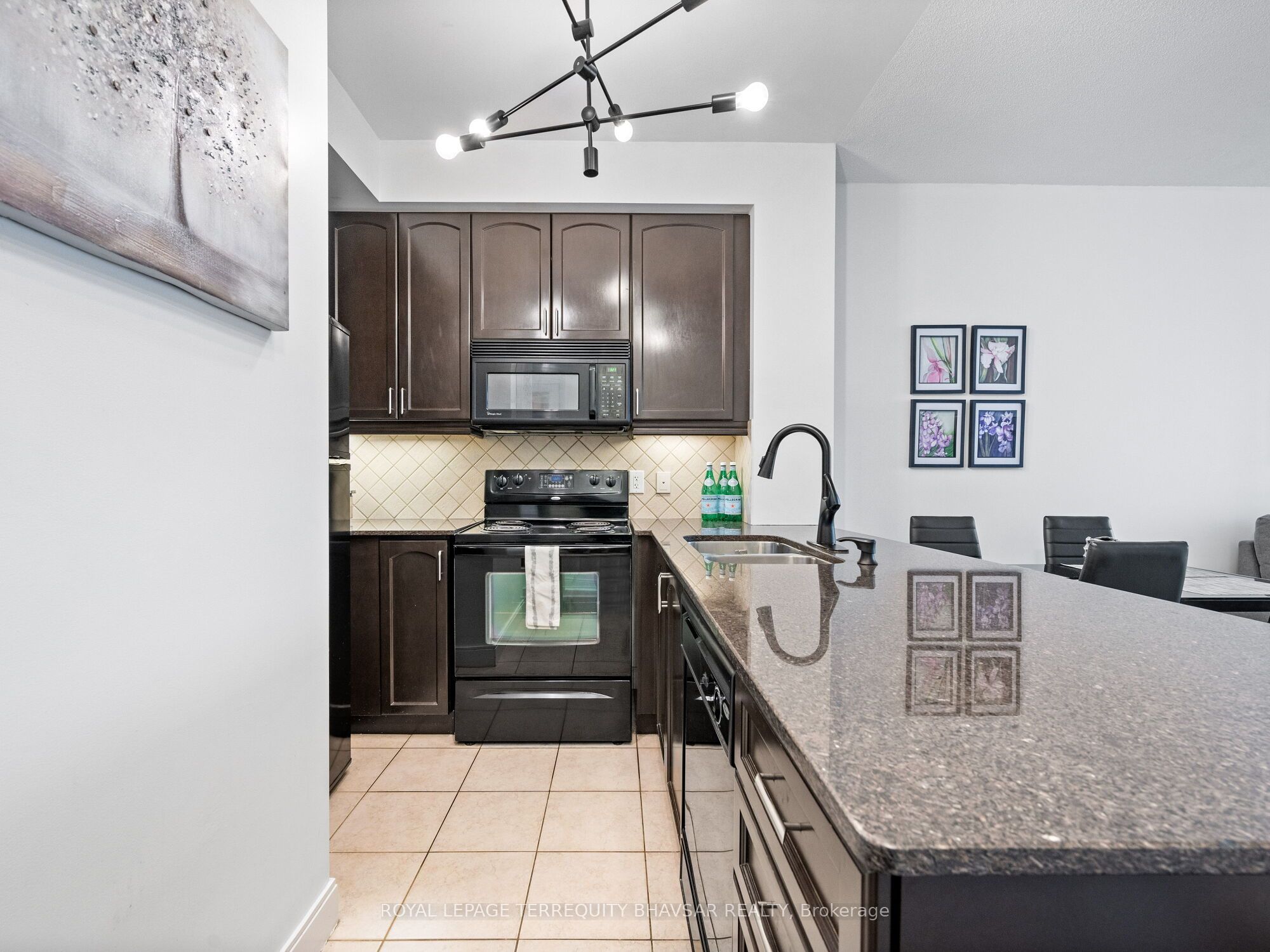 #1705 - 80 Absolute Avenue Property Photo 15