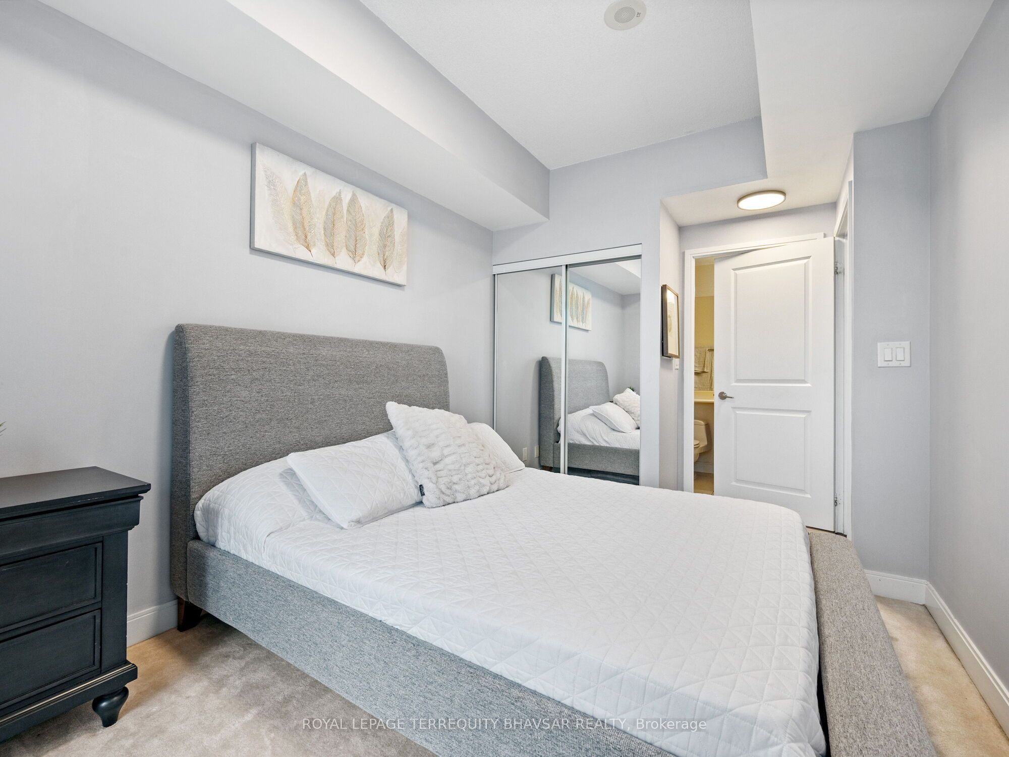 #1705 - 80 Absolute Avenue Property Photo 22
