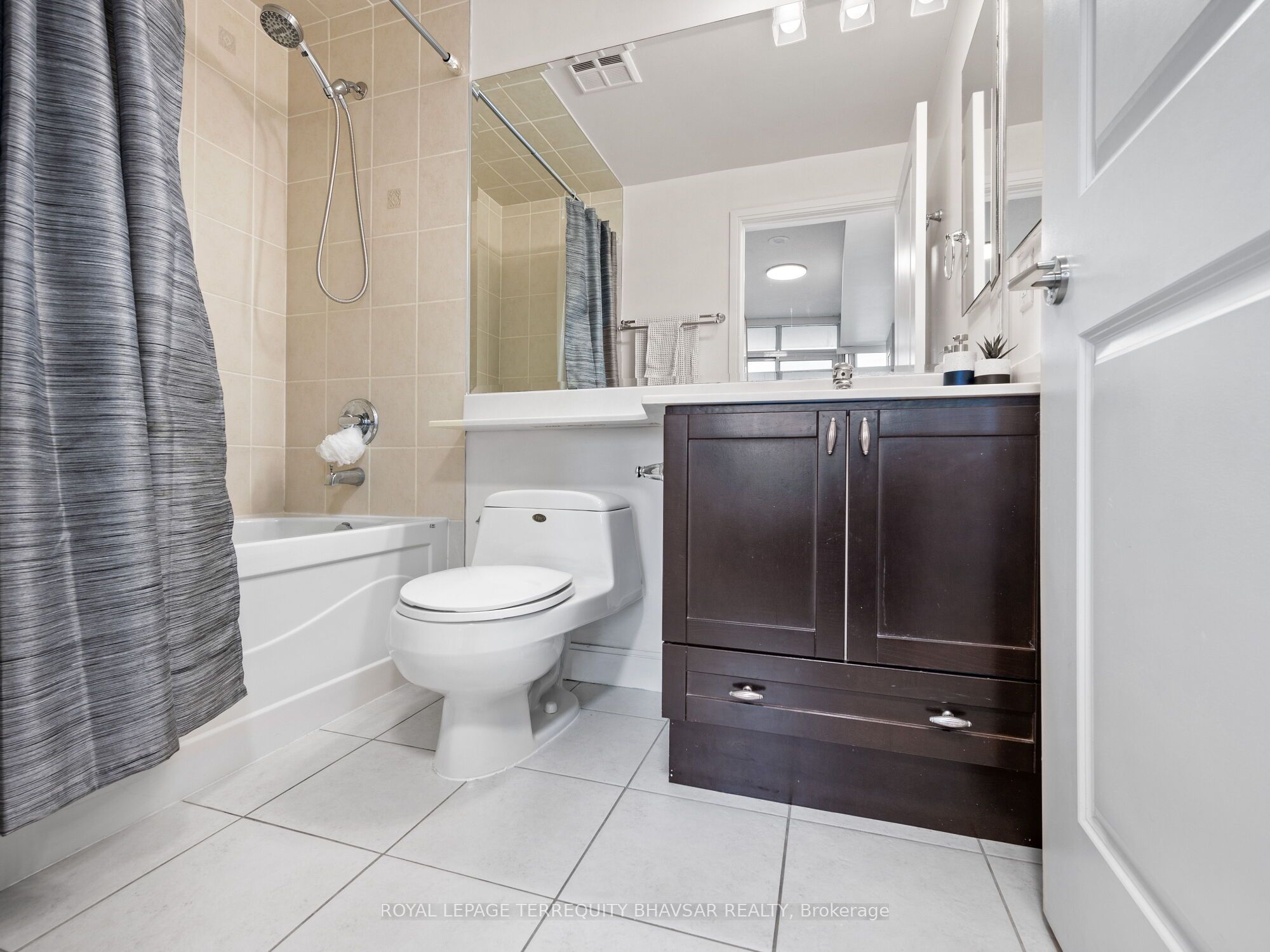 #1705 - 80 Absolute Avenue Property Photo 26