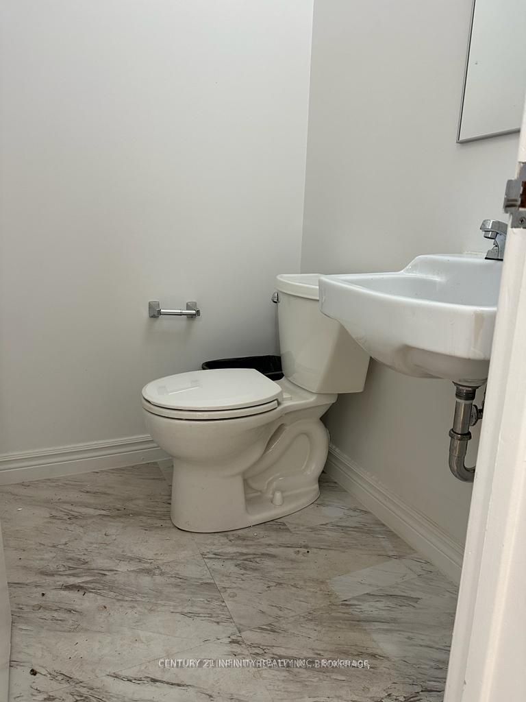 #207 - 323 Kerr Street Property Photo 5