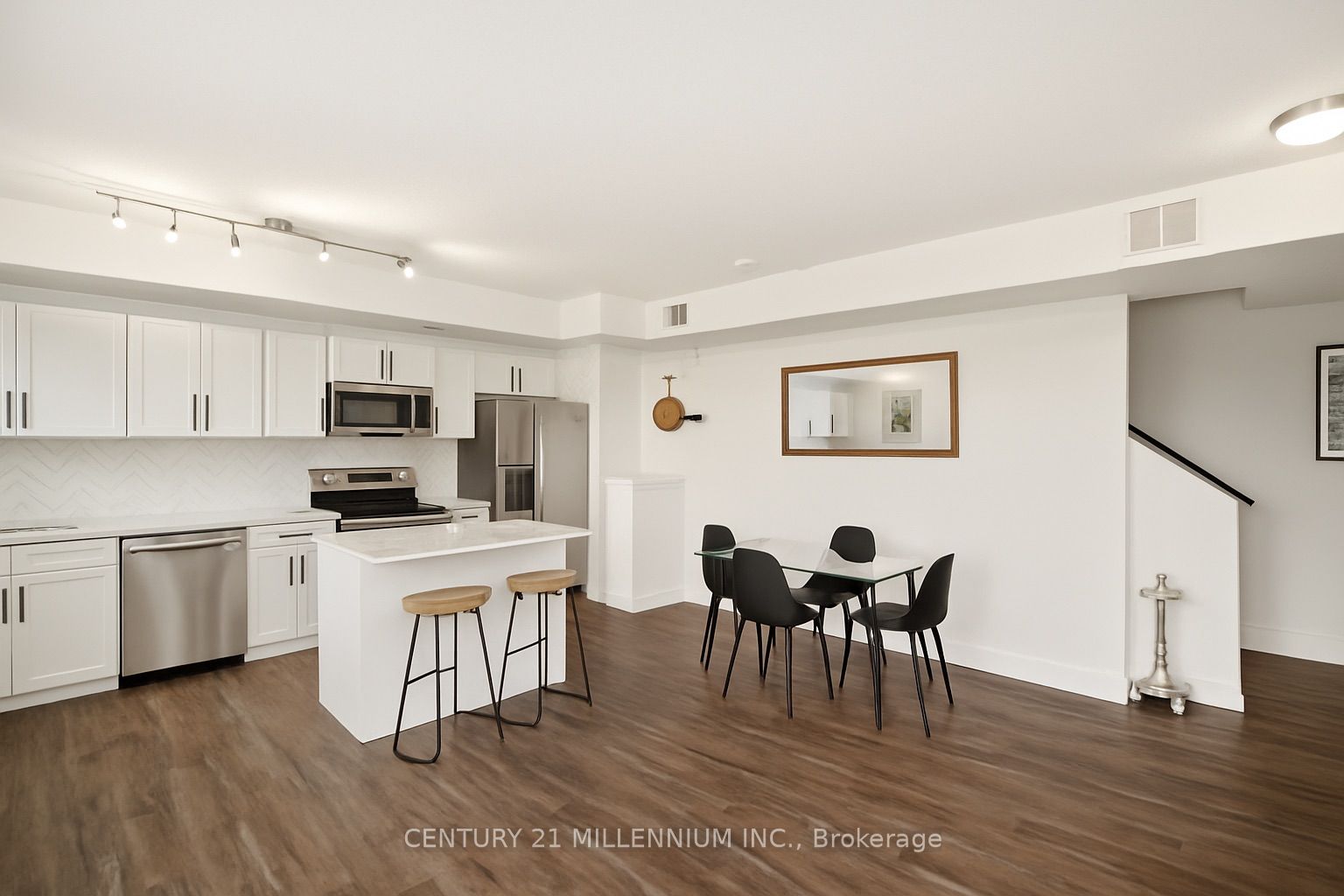 17 Centre Street 311 Property Photo 2