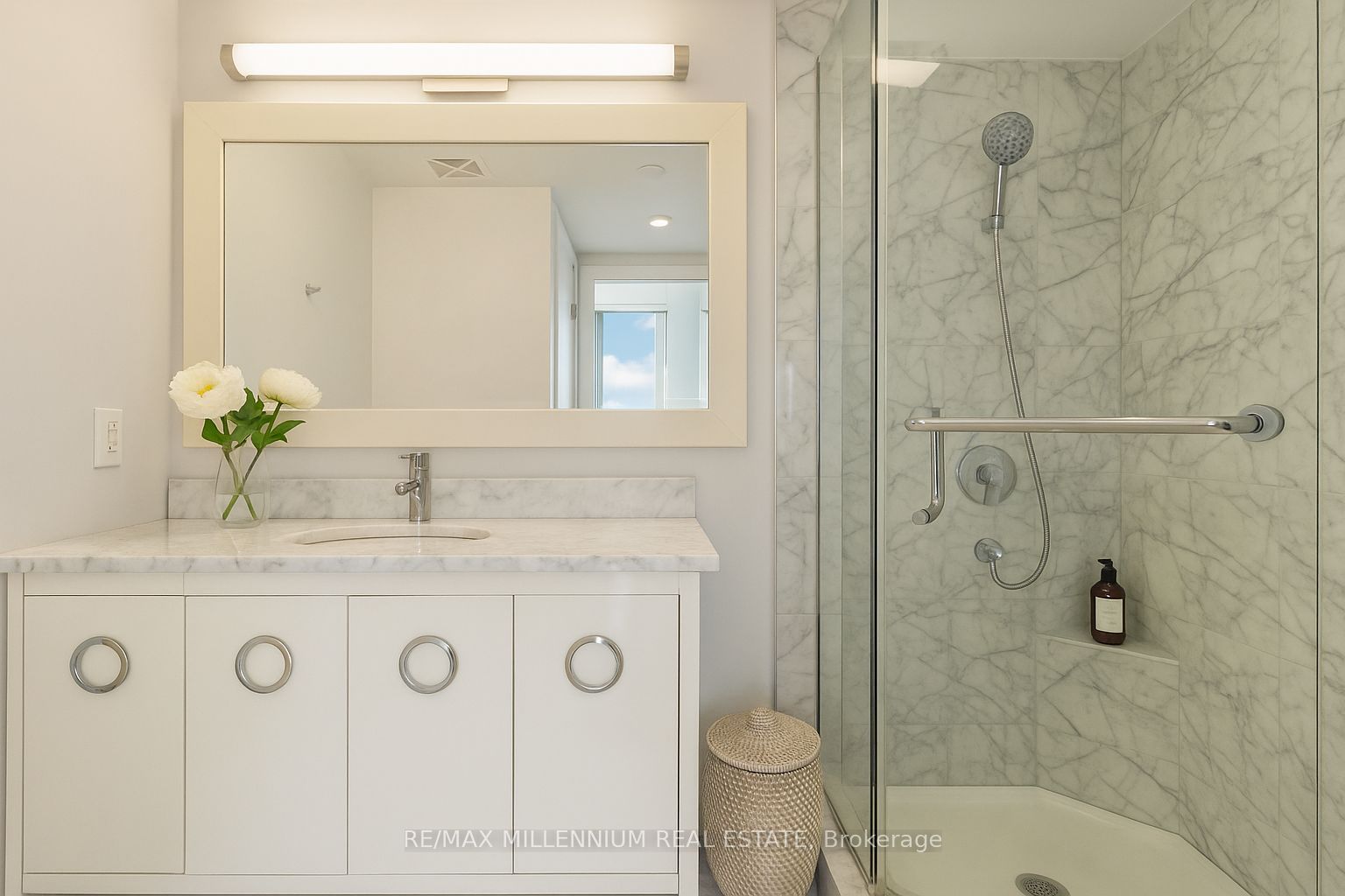 90 Park Lawn Road 1616 Property Photo 5