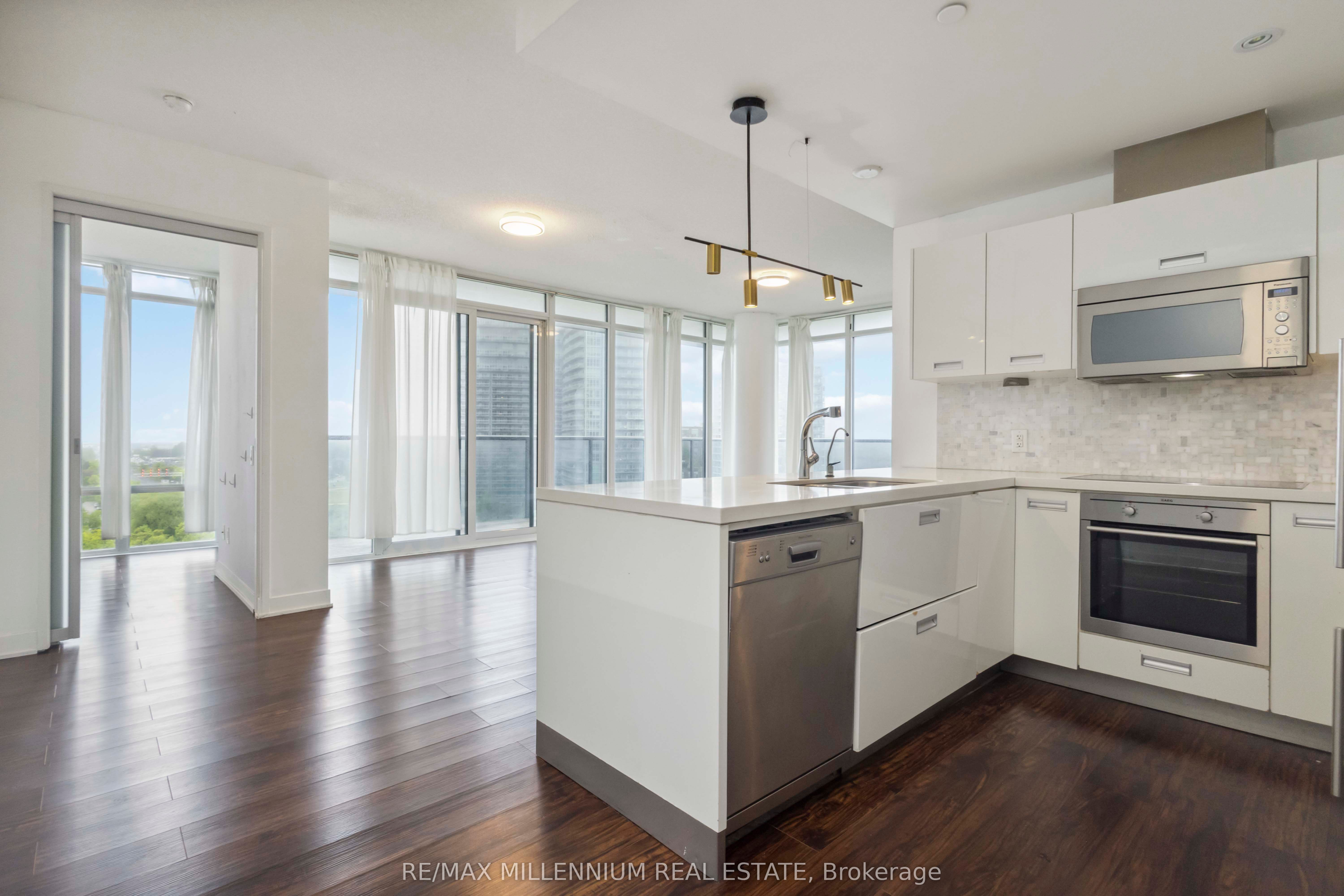 90 Park Lawn Road 1616 Property Photo 14