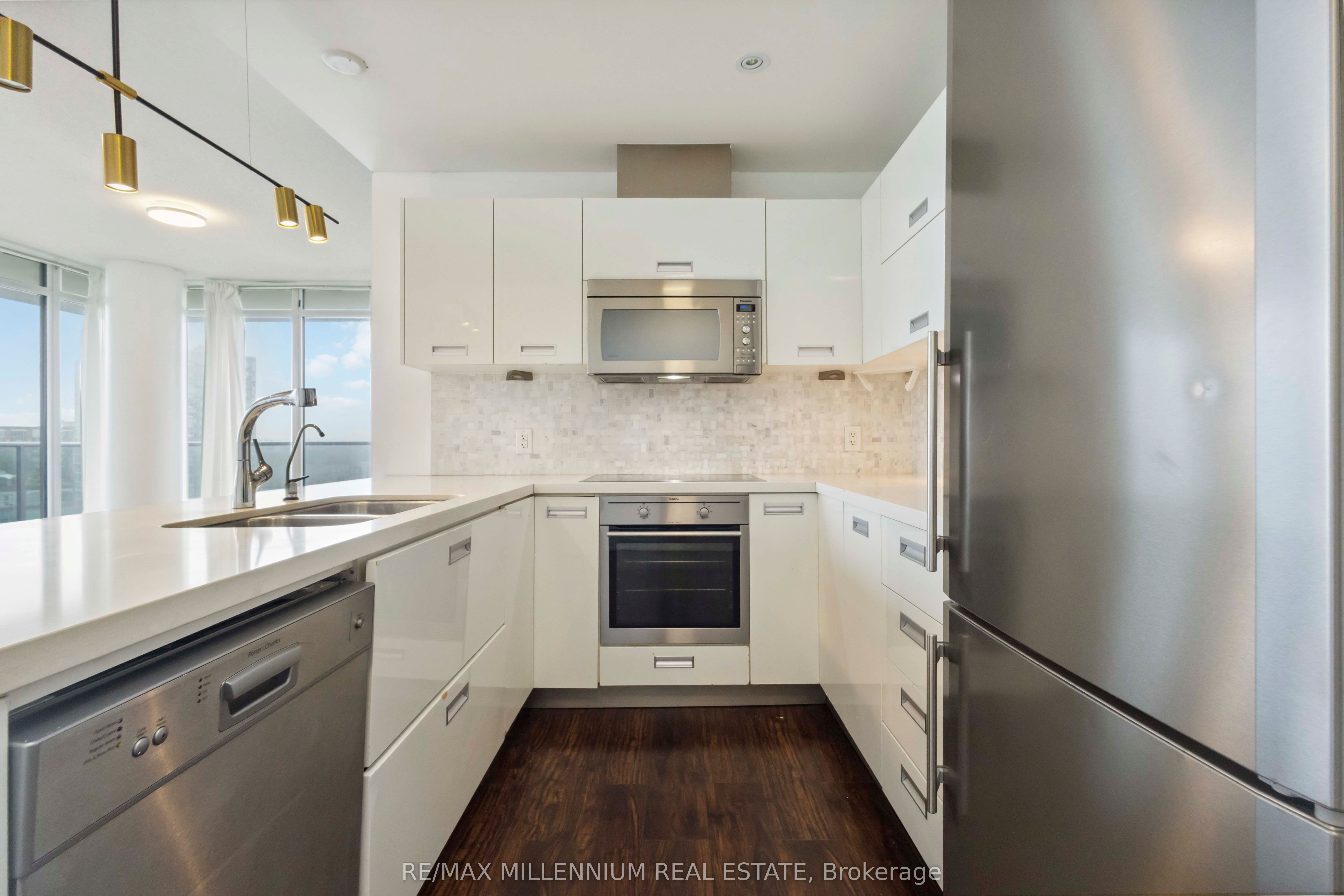 90 Park Lawn Road 1616 Property Photo 15