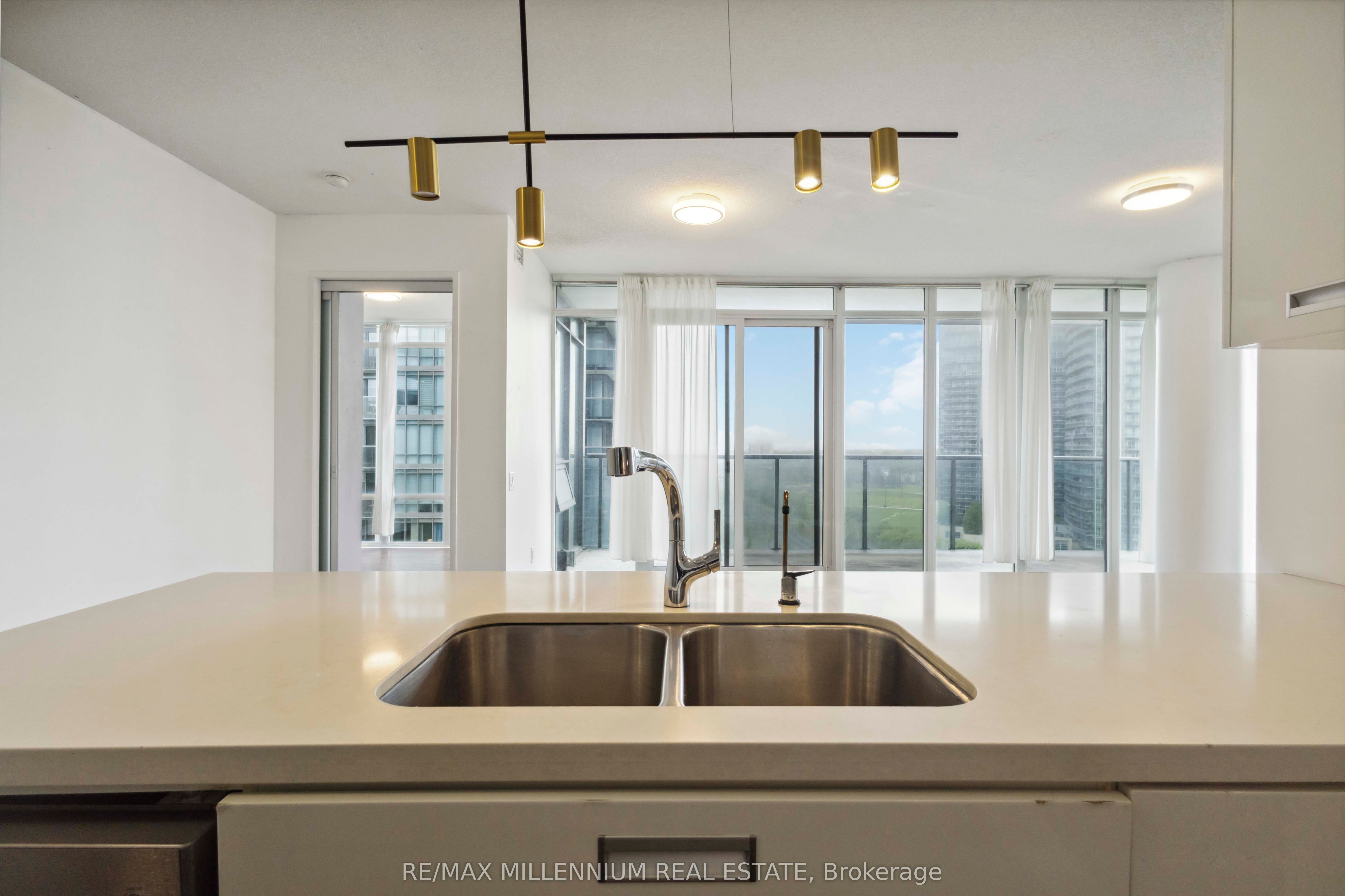 90 Park Lawn Road 1616 Property Photo 16