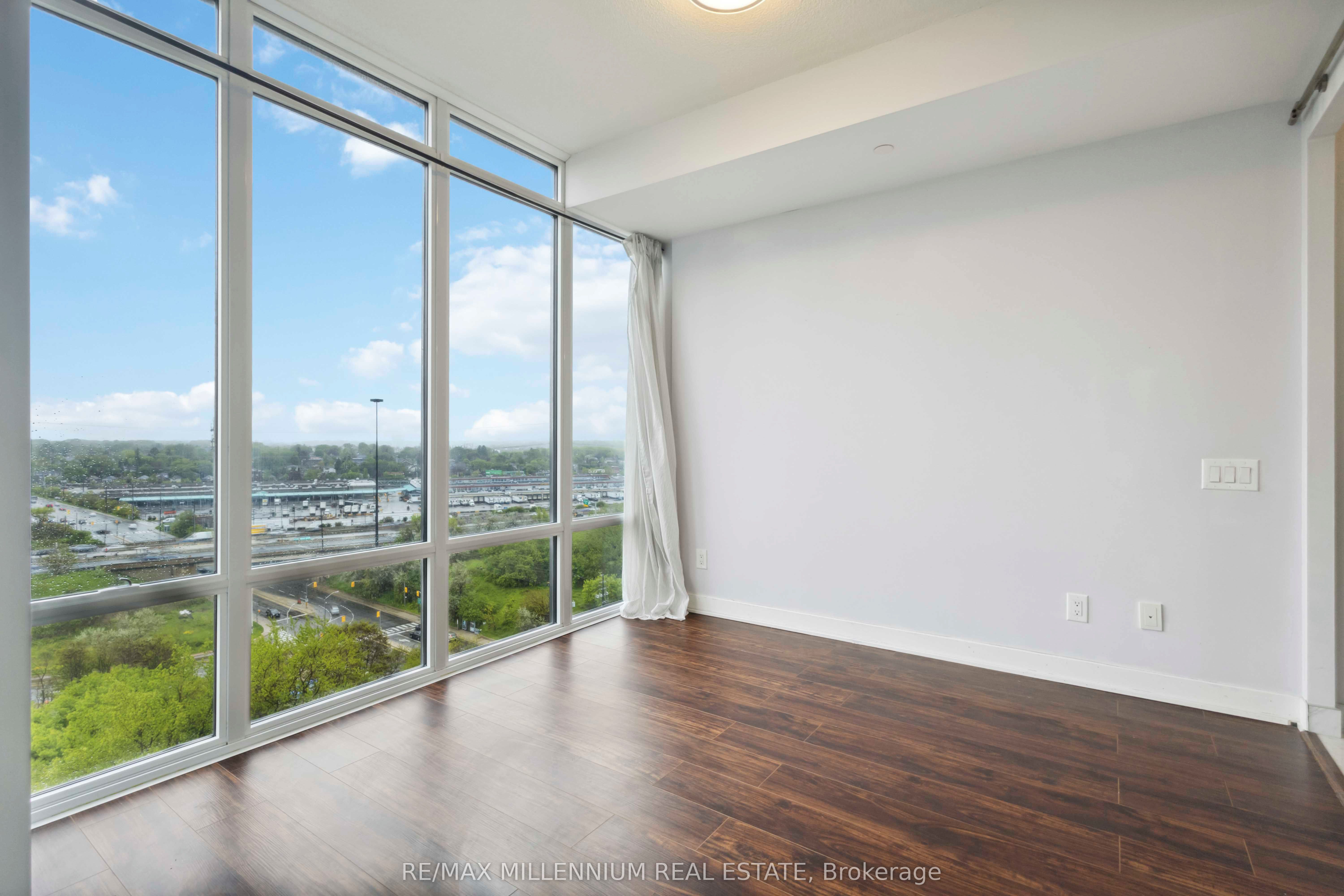 90 Park Lawn Road 1616 Property Photo 25
