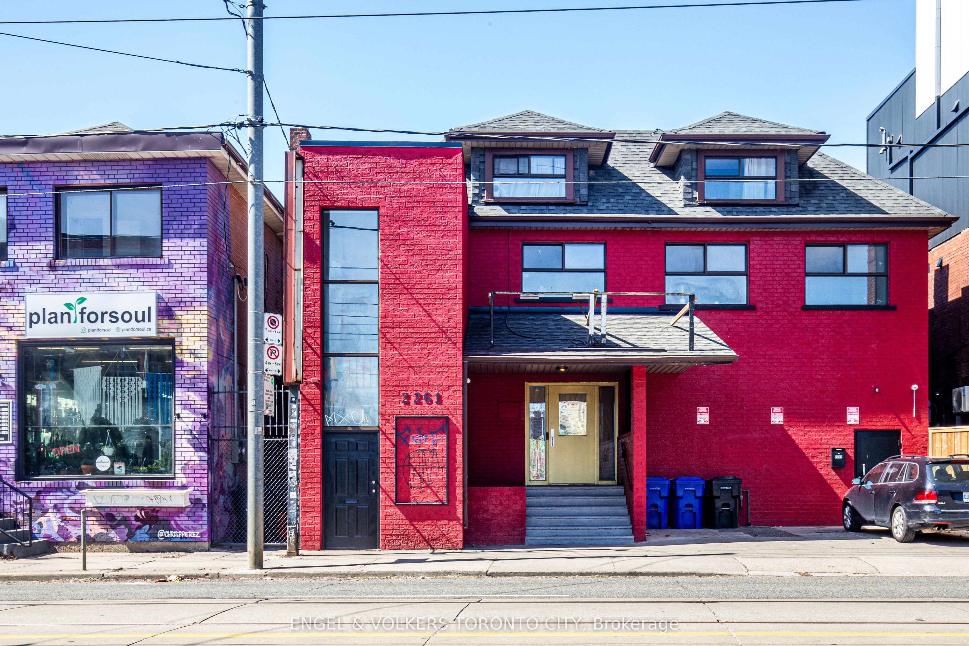 2261 Dundas Street Property Photo 1