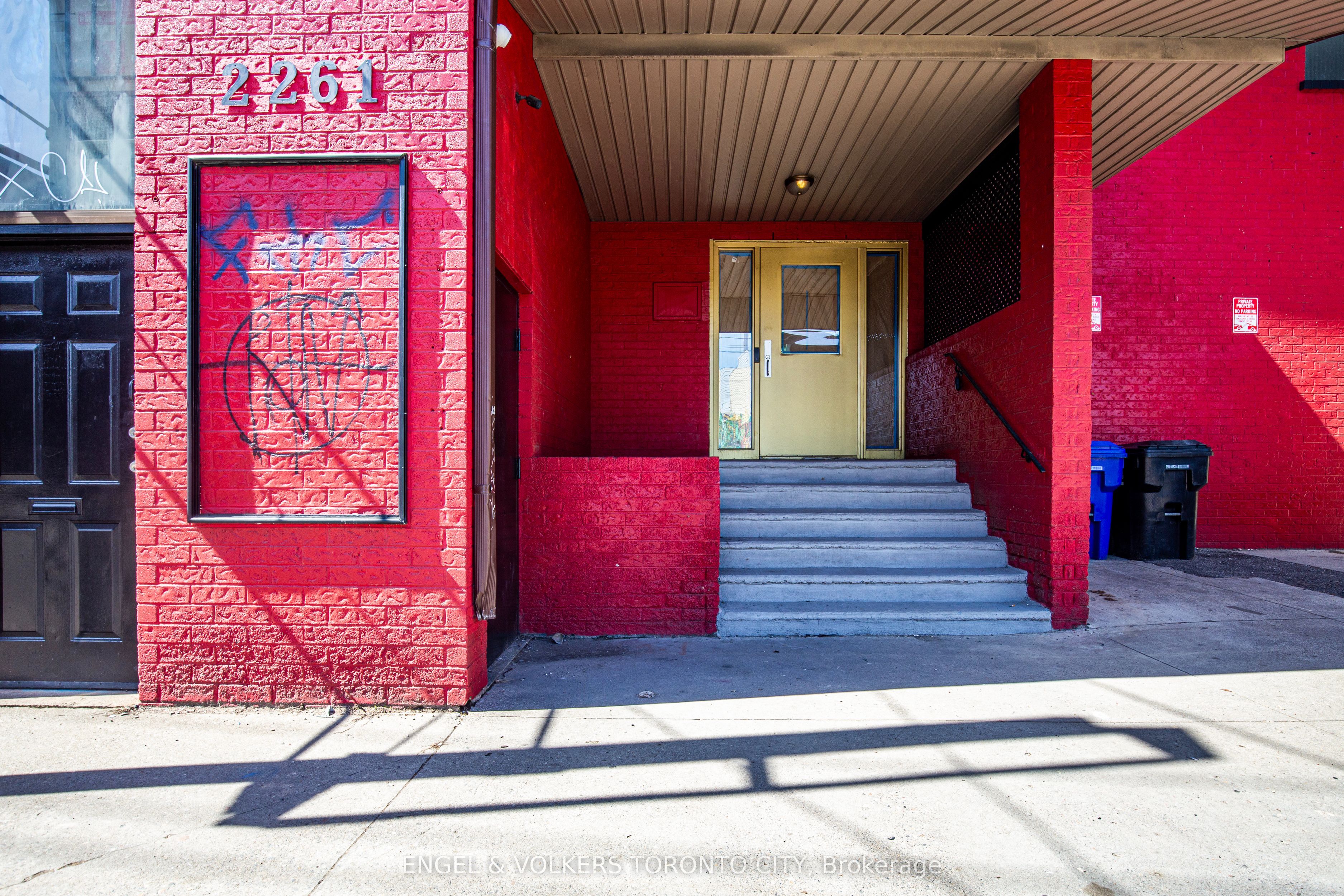 2261 Dundas Street Property Photo 3