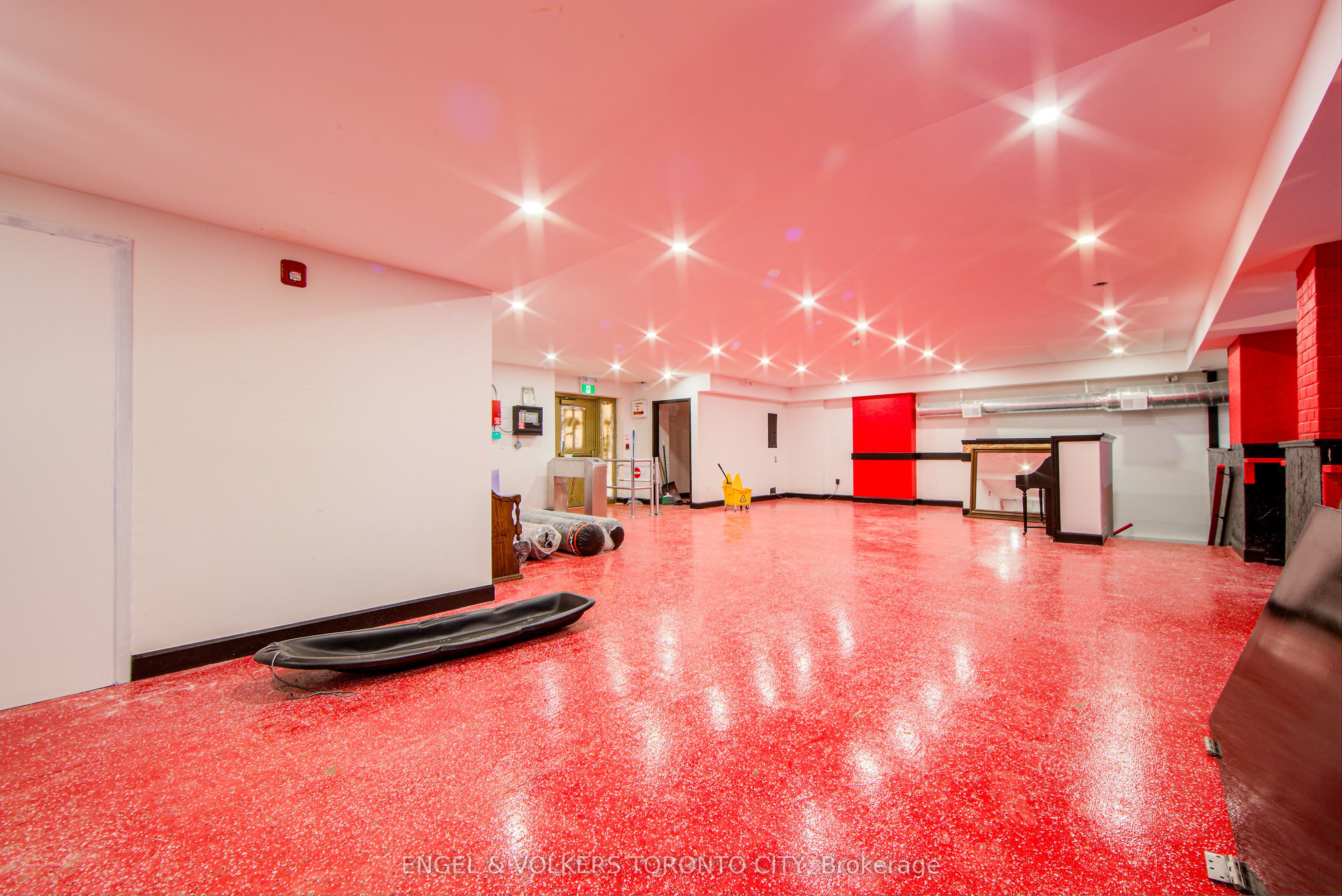 2261 Dundas Street Property Photo 6