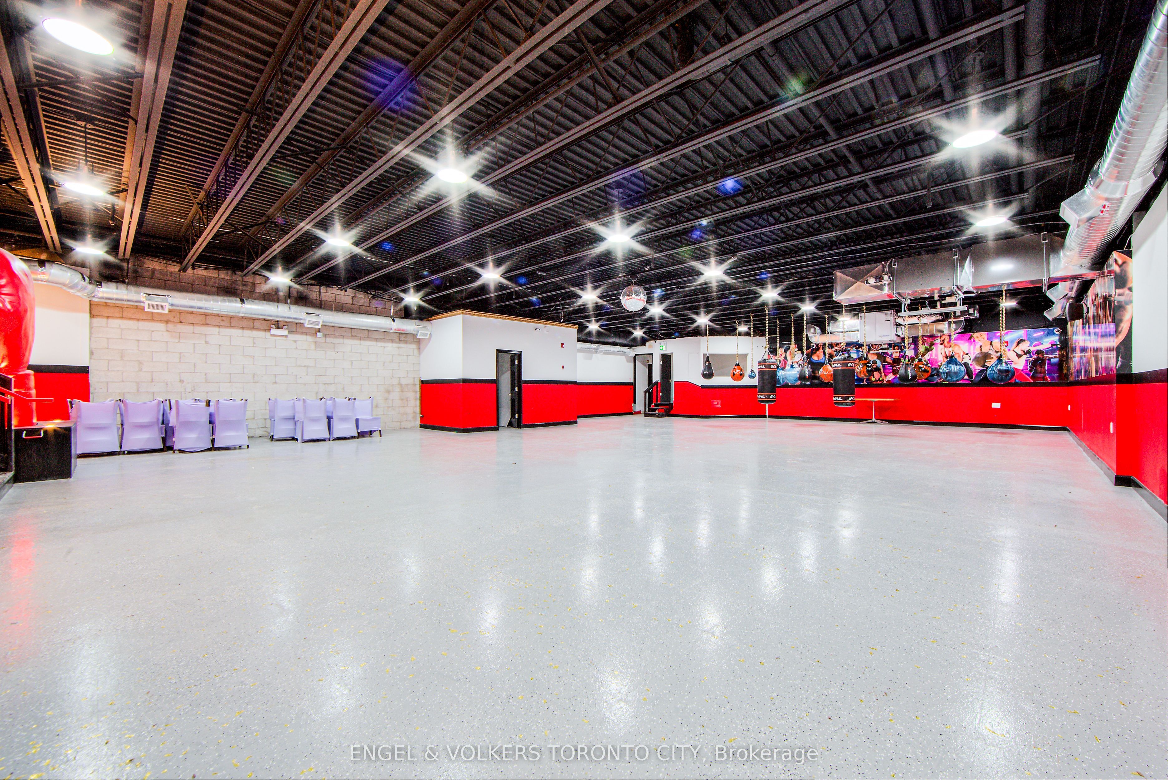 2261 Dundas Street Property Photo 9