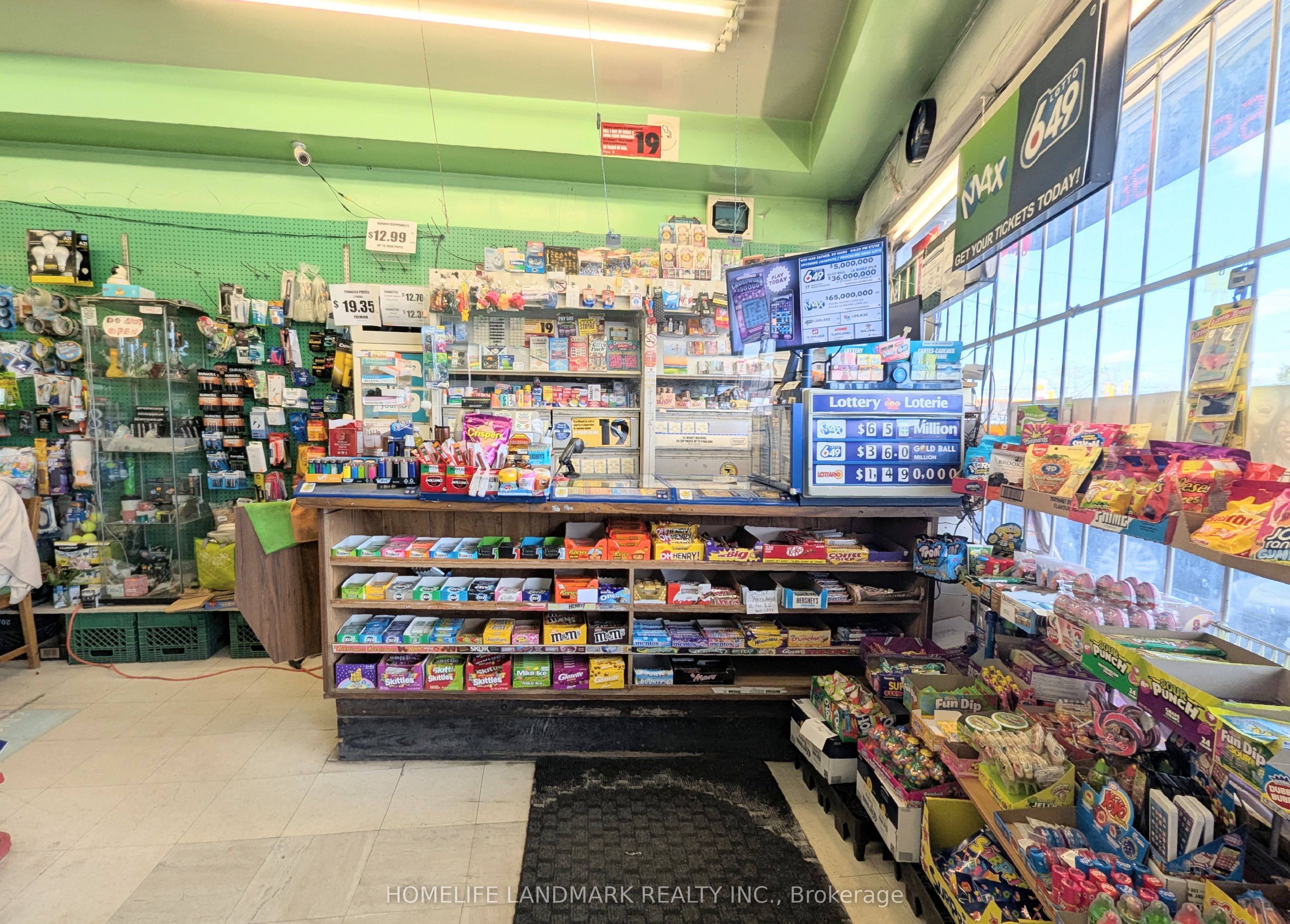 2264 Keele Street Property Photo 2
