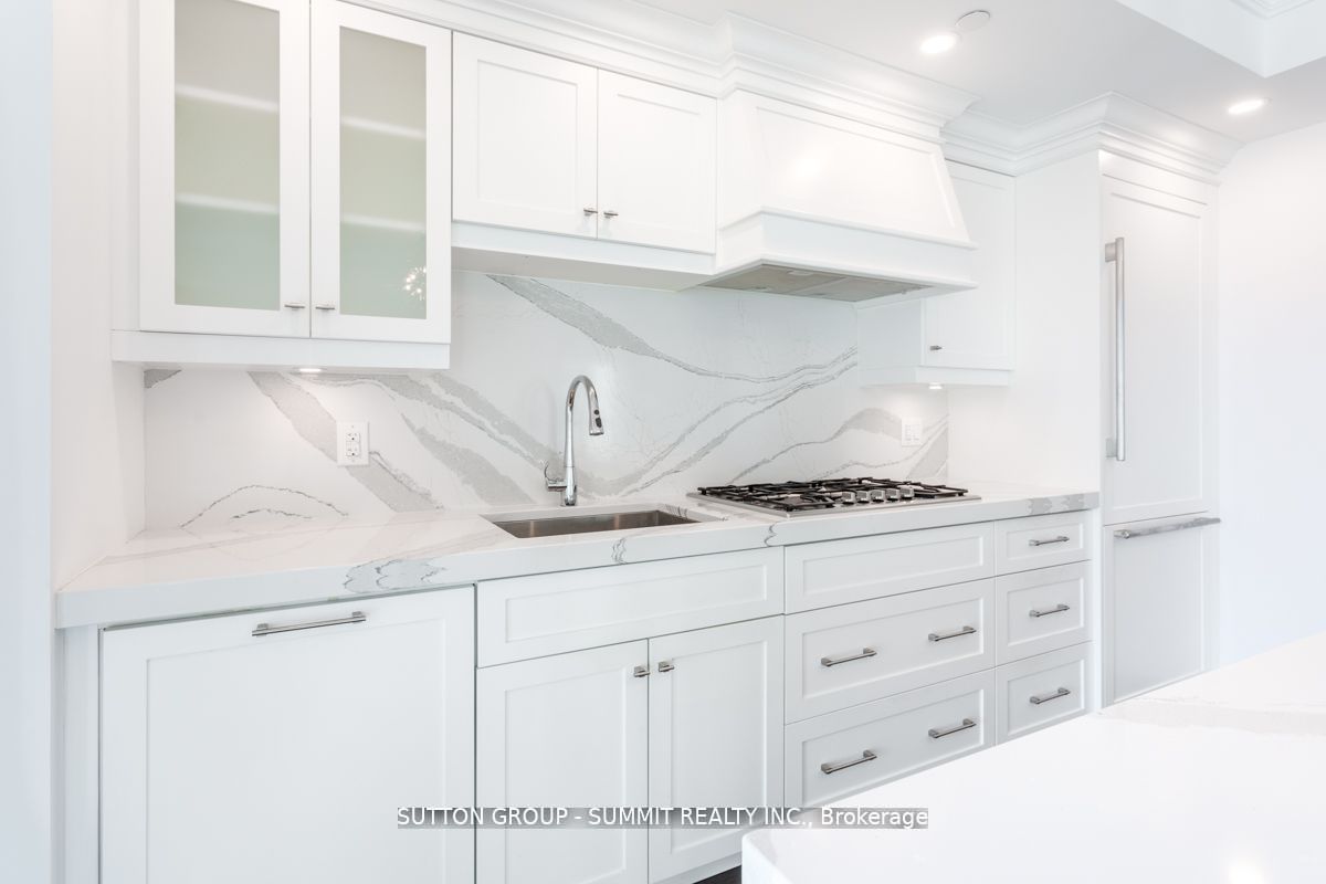 2060 Lakeshore Road 404 Property Photo 14