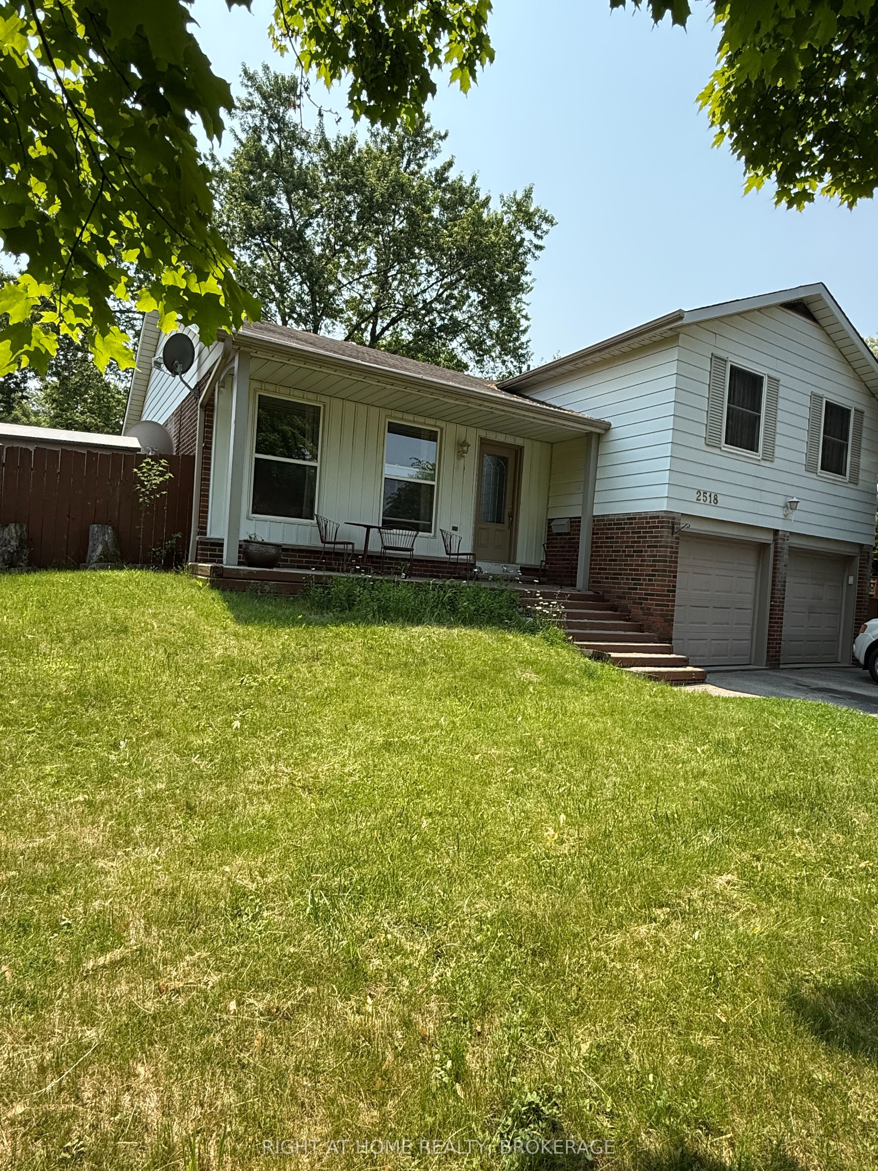 2518 Fifth Line Line W Property Photo 1