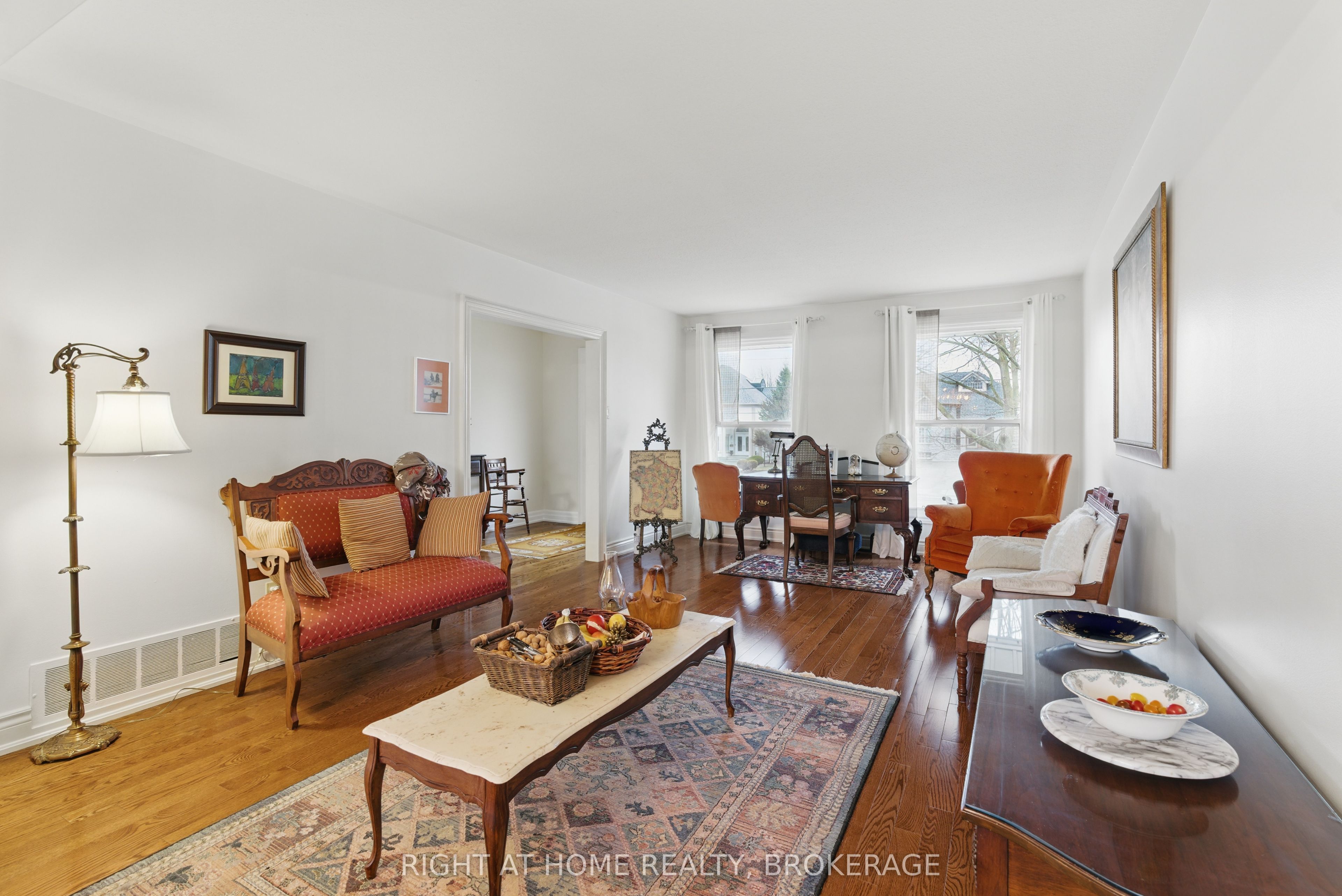 2518 Fifth Line Line W Property Photo 4