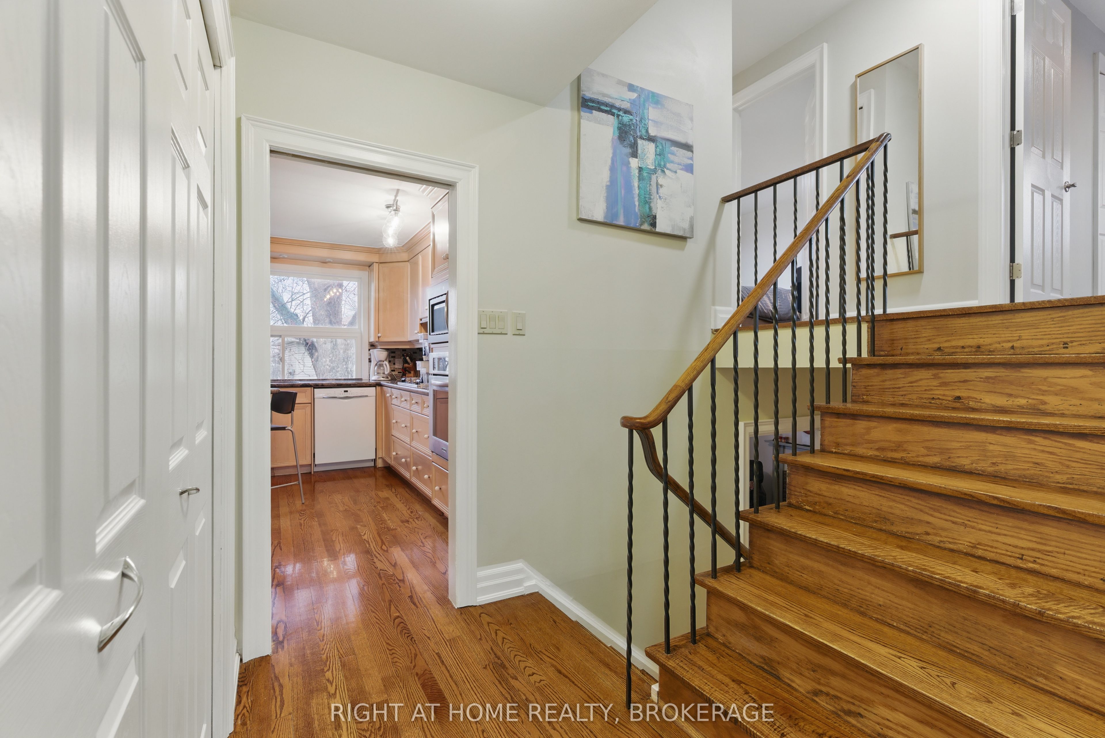 2518 Fifth Line Line W Property Photo 5