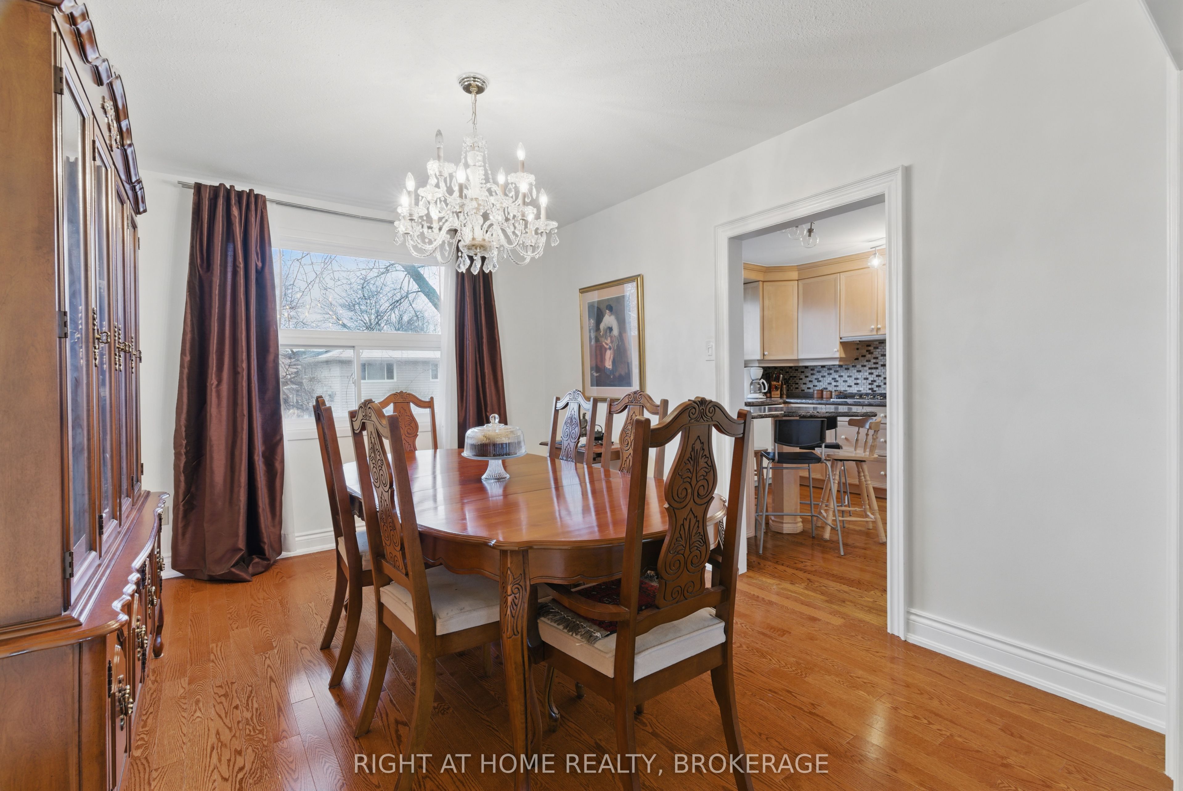 2518 Fifth Line Line W Property Photo 8