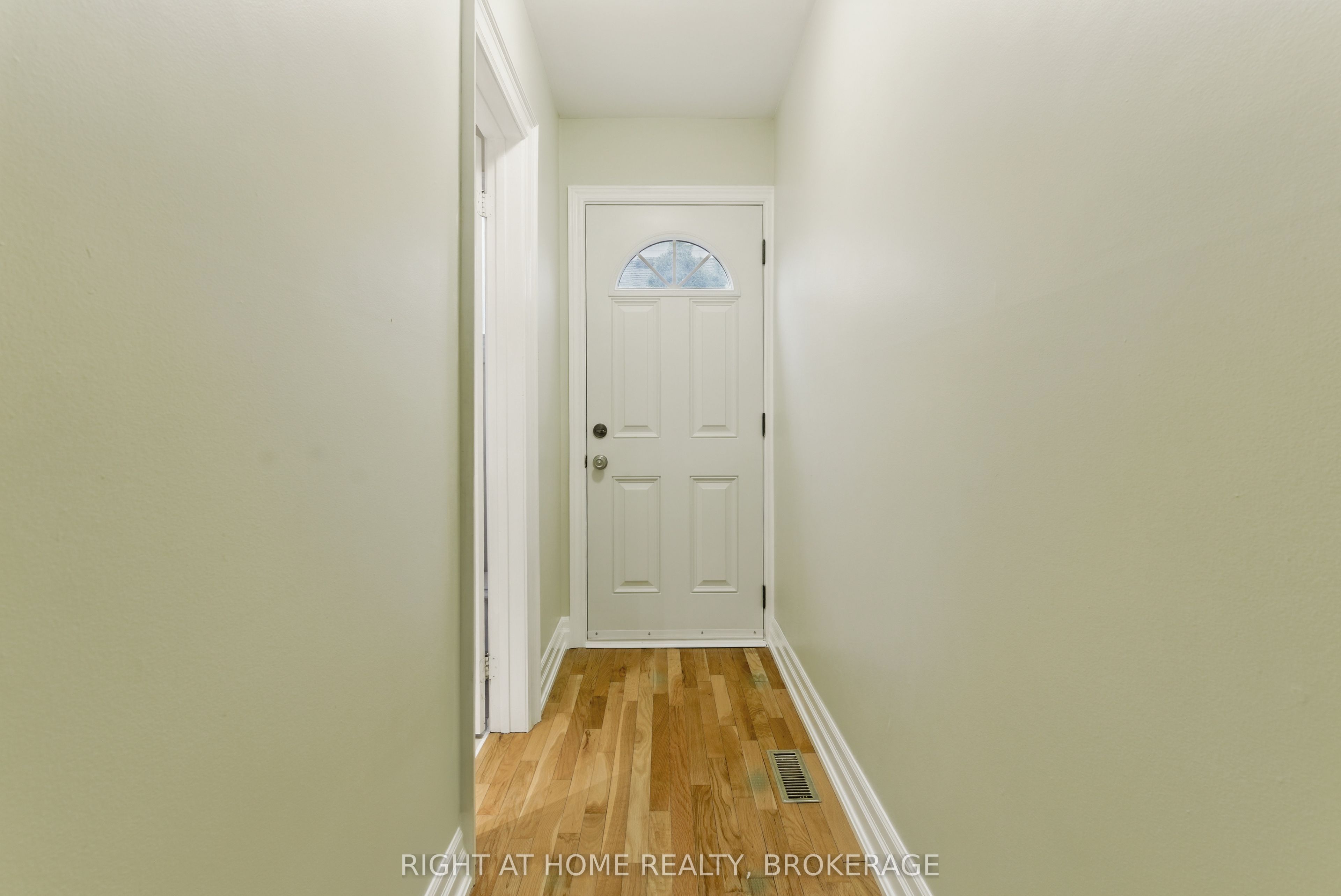 2518 Fifth Line Line W Property Photo 16