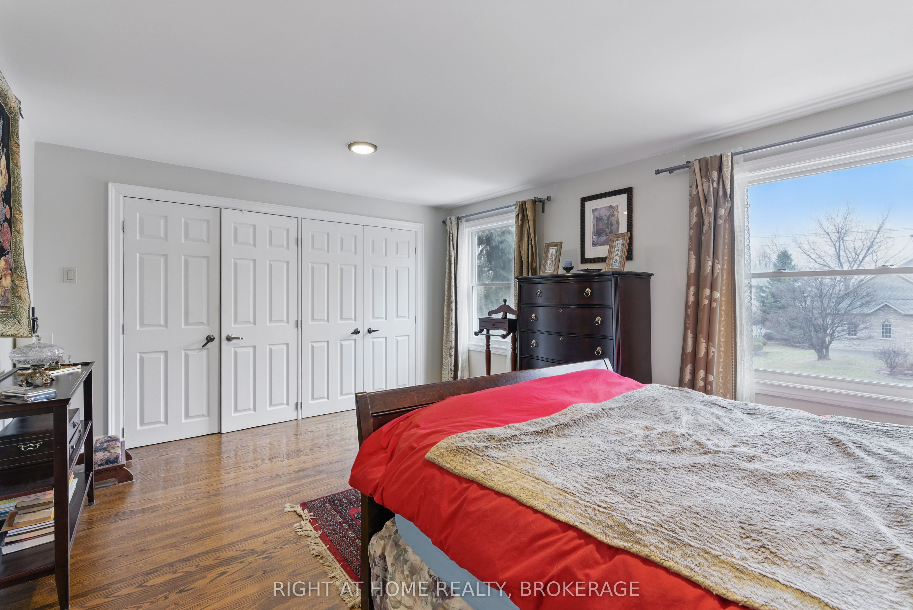 2518 Fifth Line Line W Property Photo 21