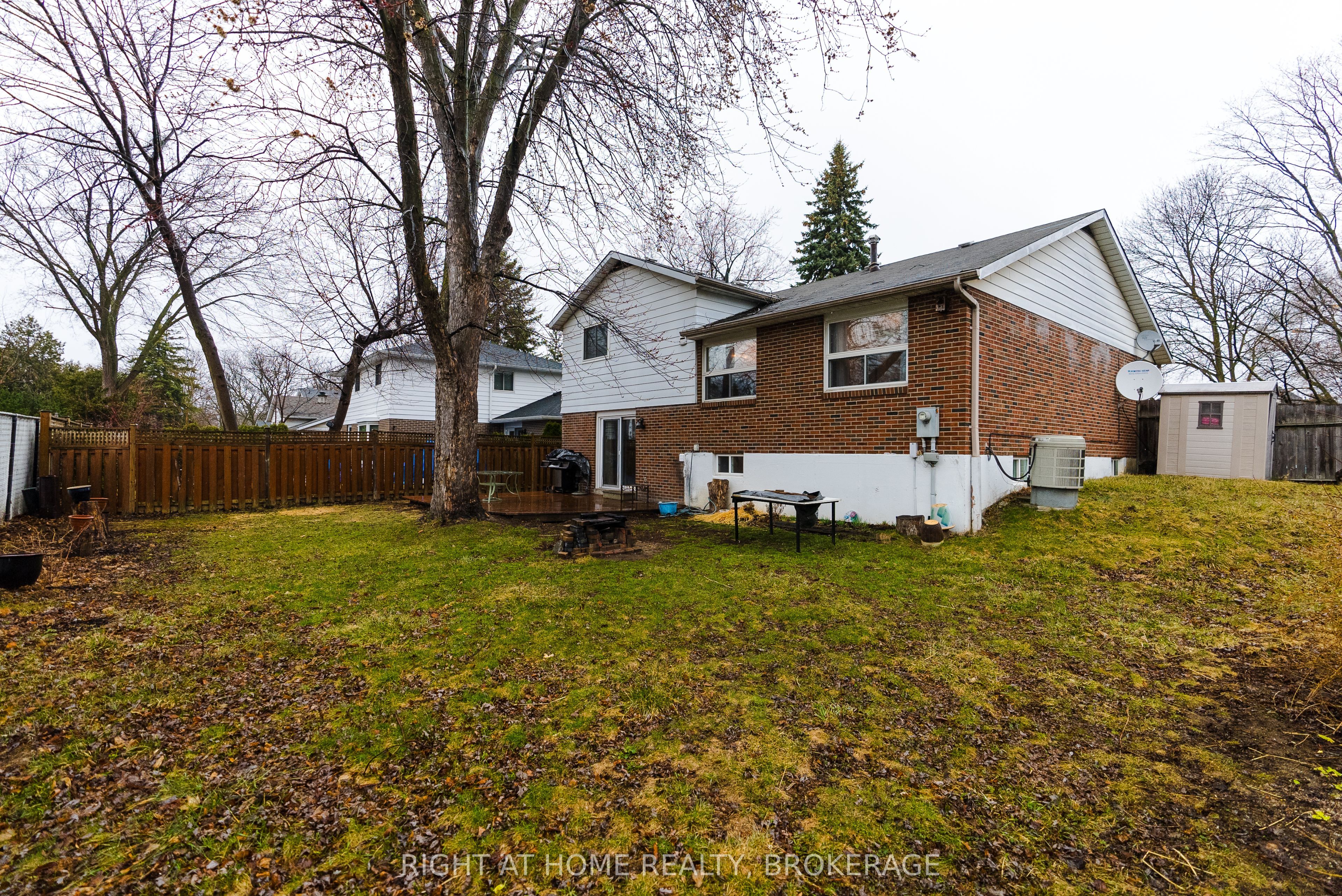 2518 Fifth Line Line W Property Photo 28