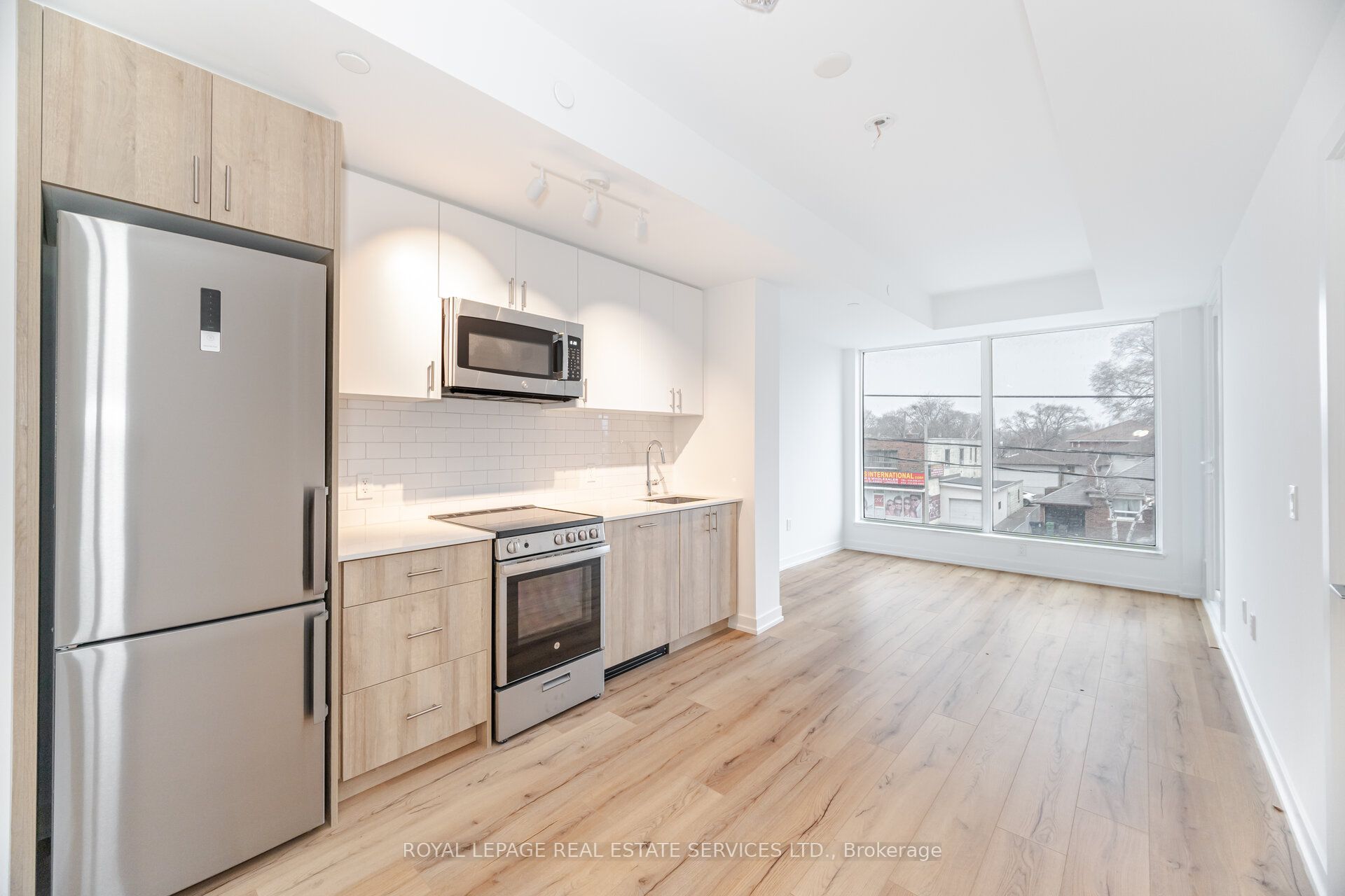 1195 The Queensway Avenue 203 Property Photo 1