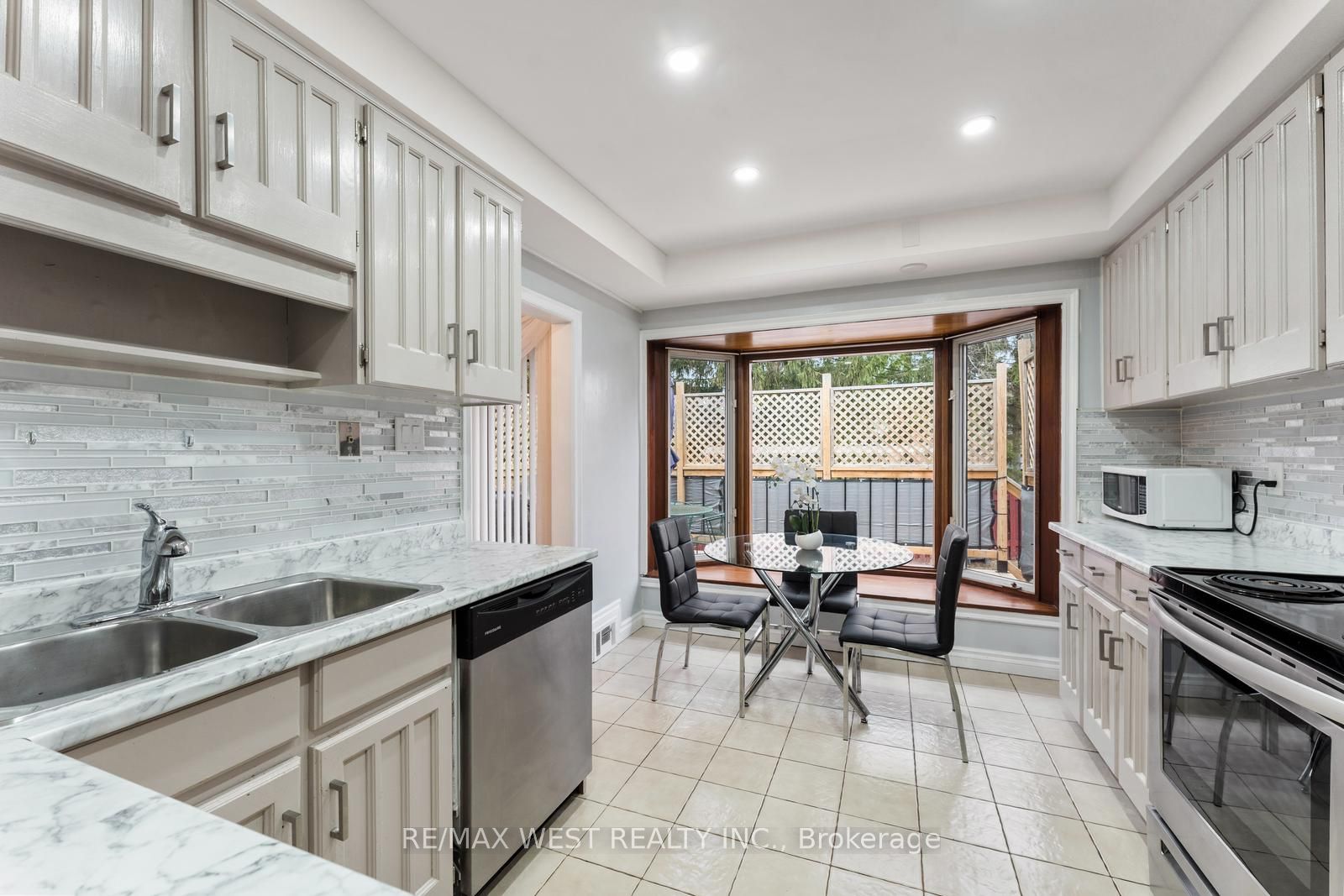 14 Watercliffe Road Property Photo 11