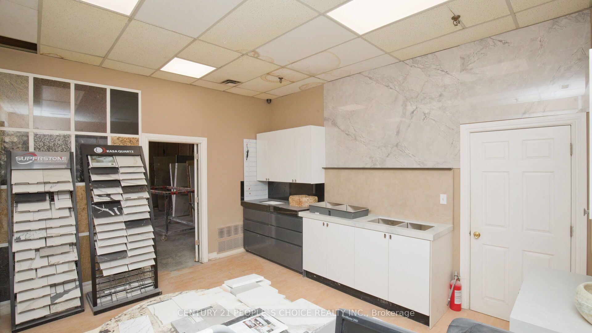 #01 - 63 Torbarrie Road Property Photo 15