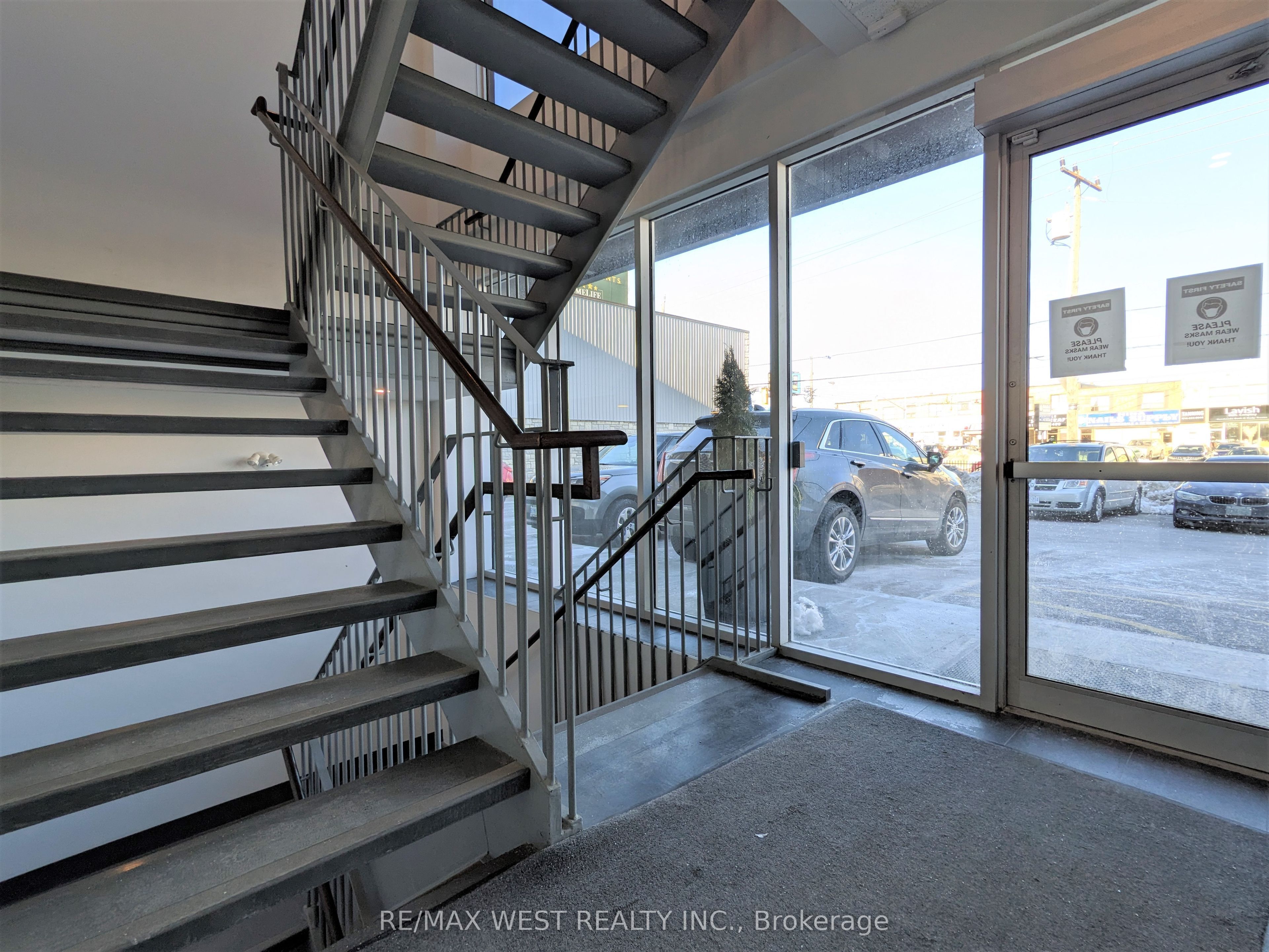 #ll1 - 2920 Dufferin Street Property Photo 4