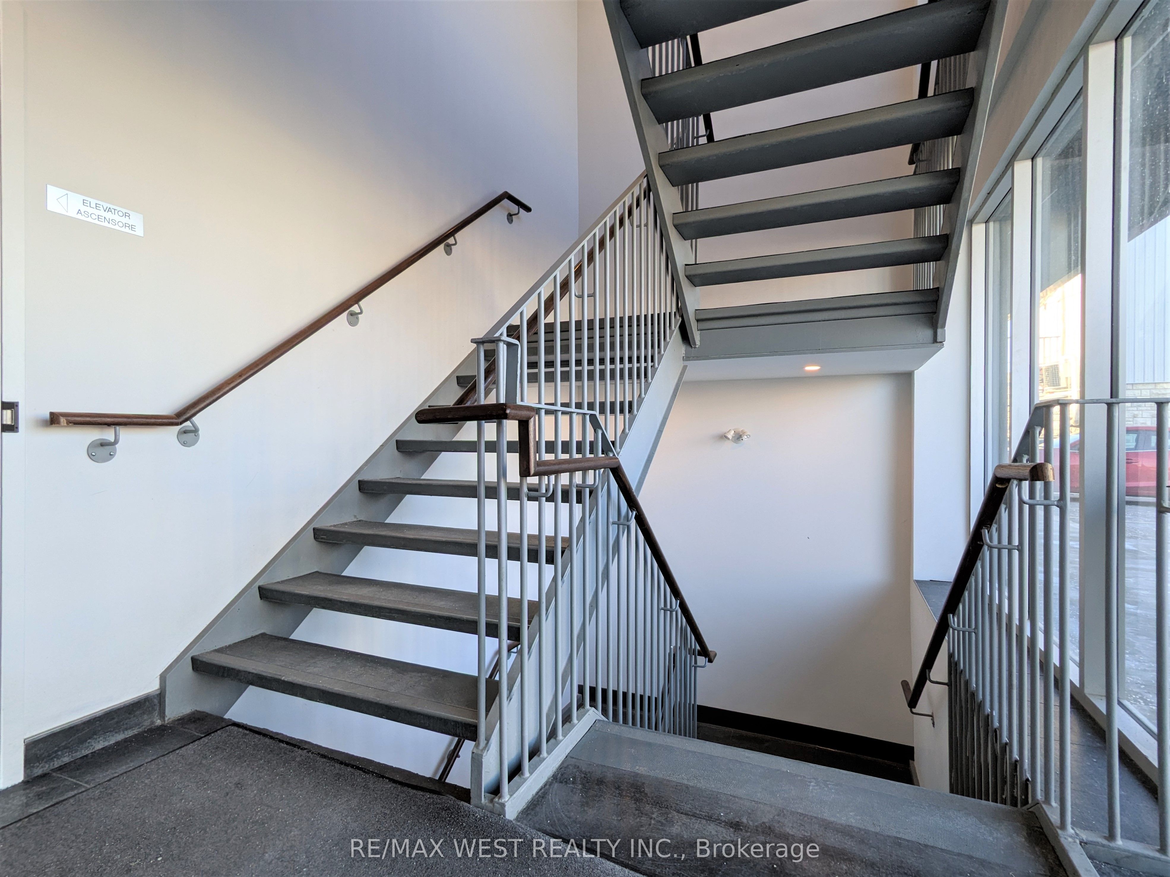 #ll1 - 2920 Dufferin Street Property Photo 5