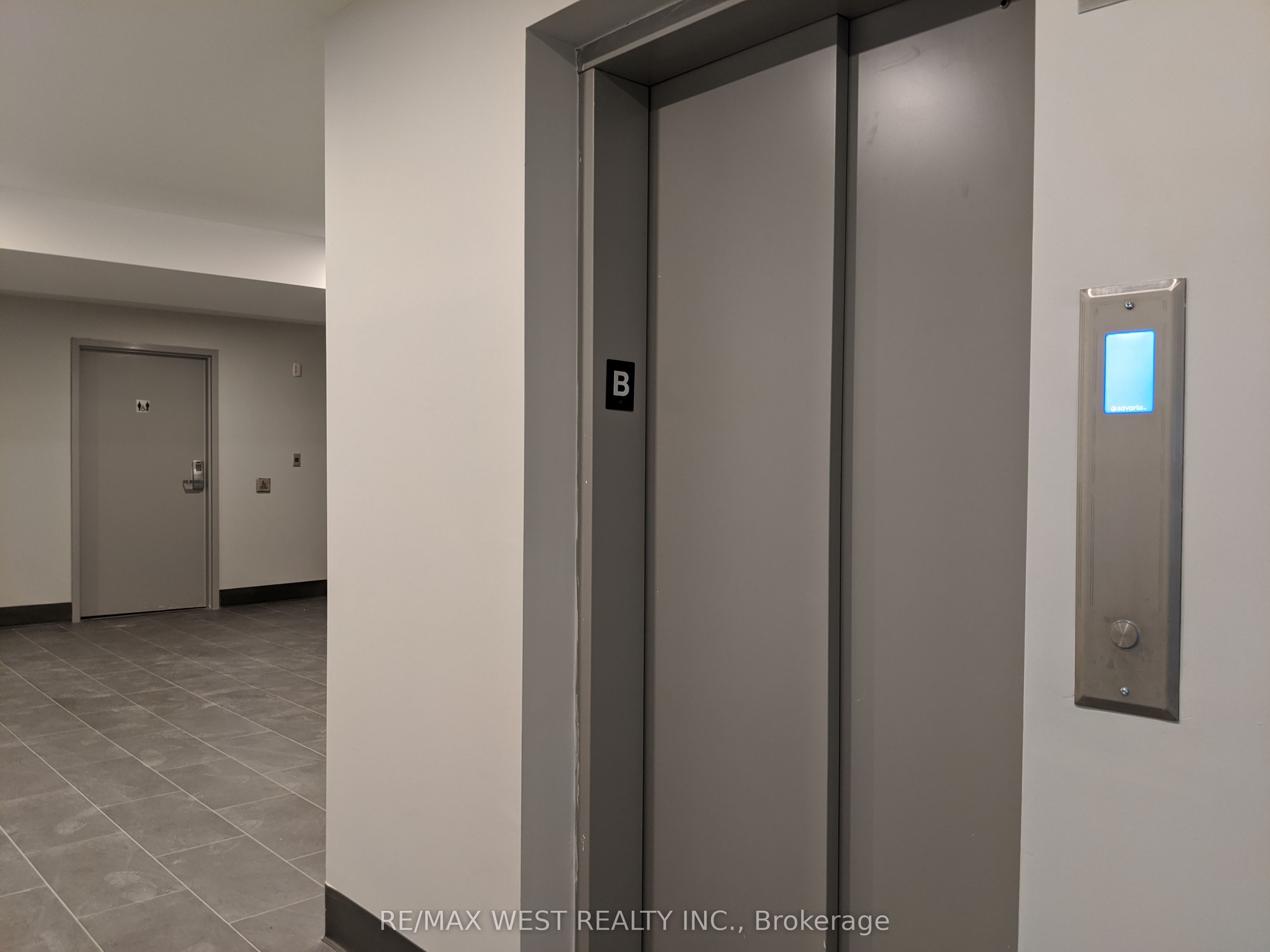 #ll1 - 2920 Dufferin Street Property Photo 6