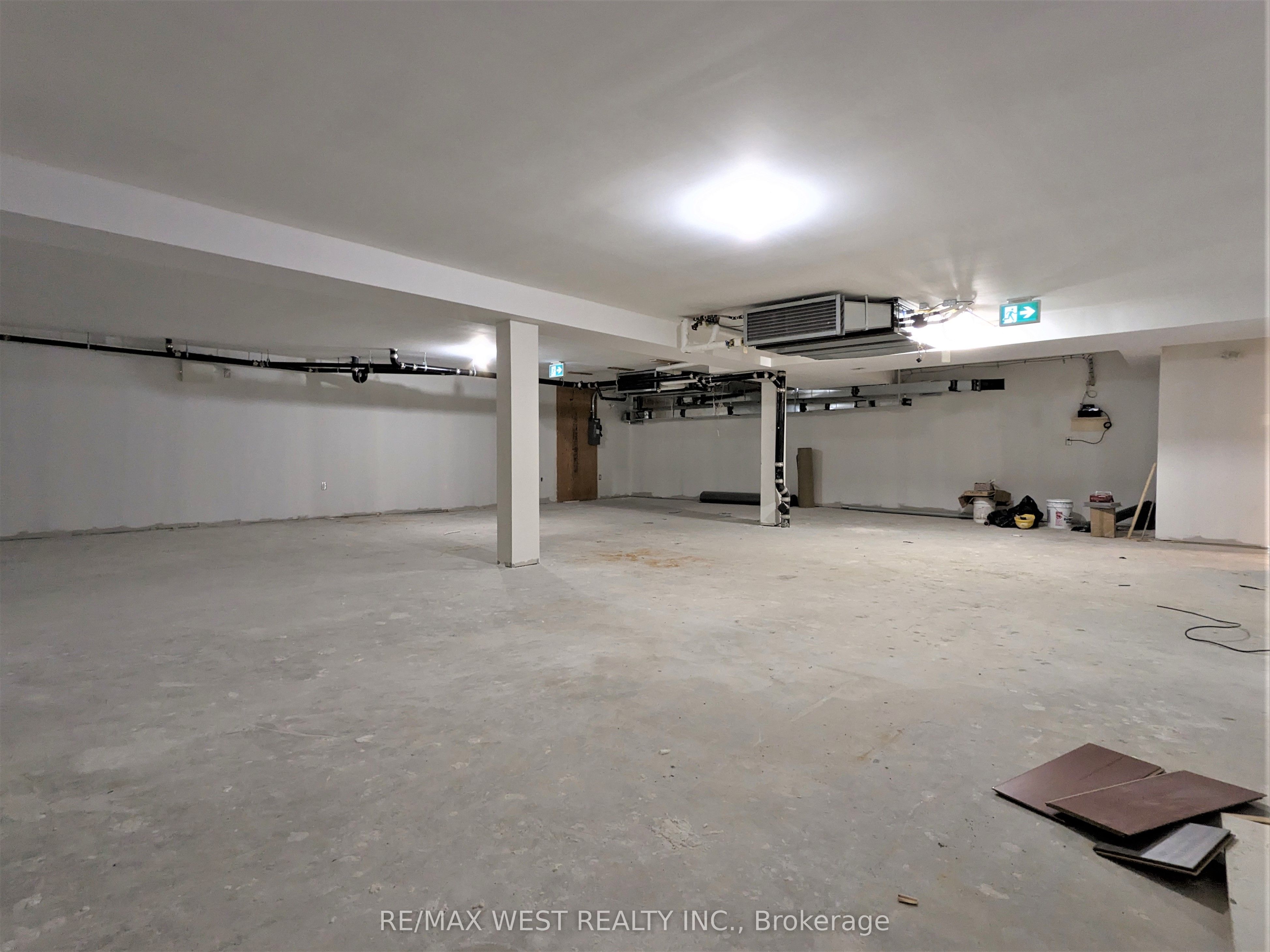 #ll1 - 2920 Dufferin Street Property Photo 10