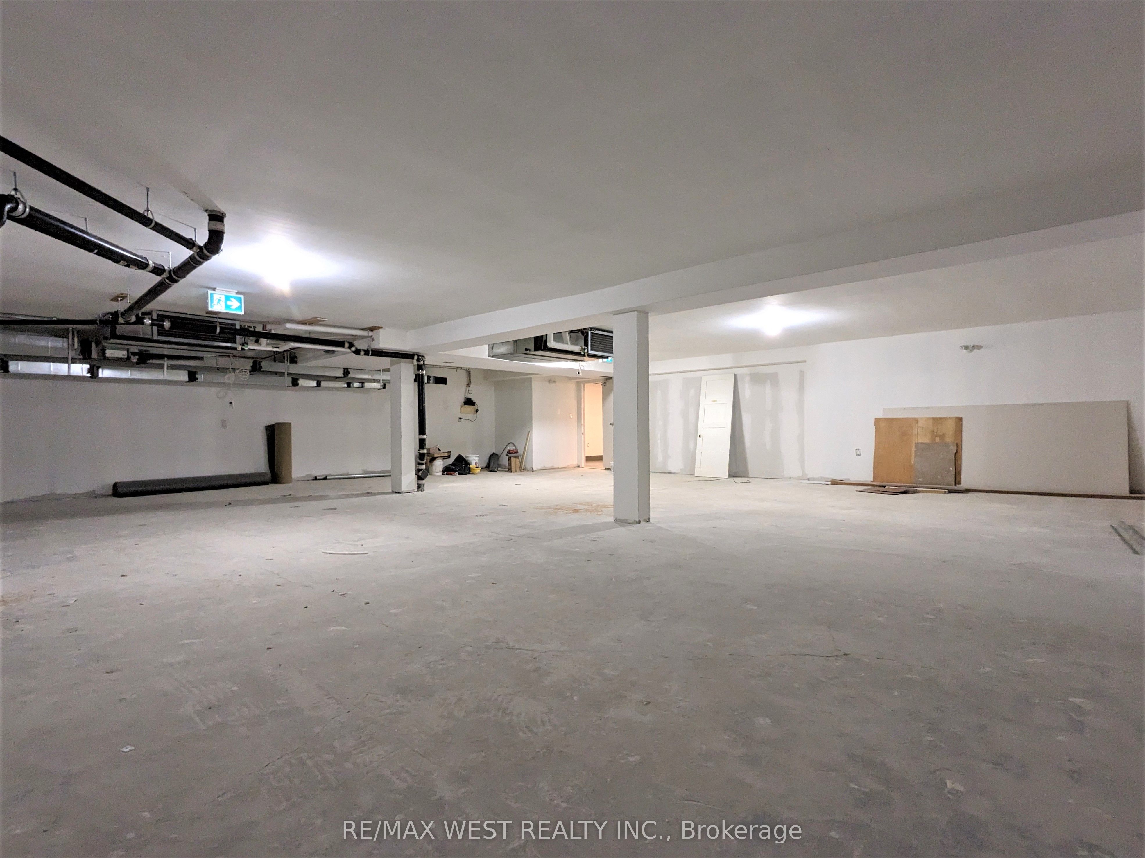 #ll1 - 2920 Dufferin Street Property Photo 11