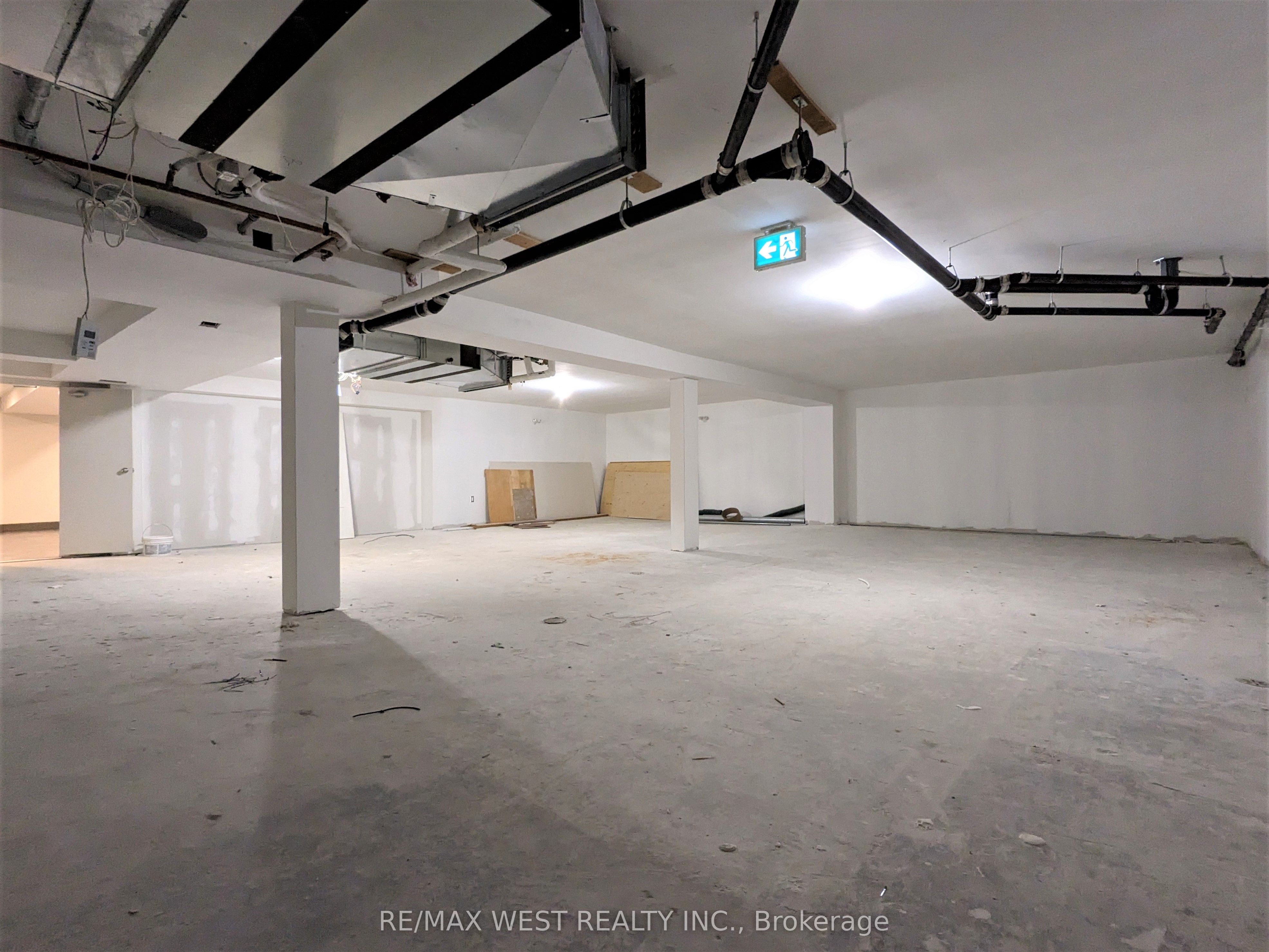 #ll1 - 2920 Dufferin Street Property Photo 12