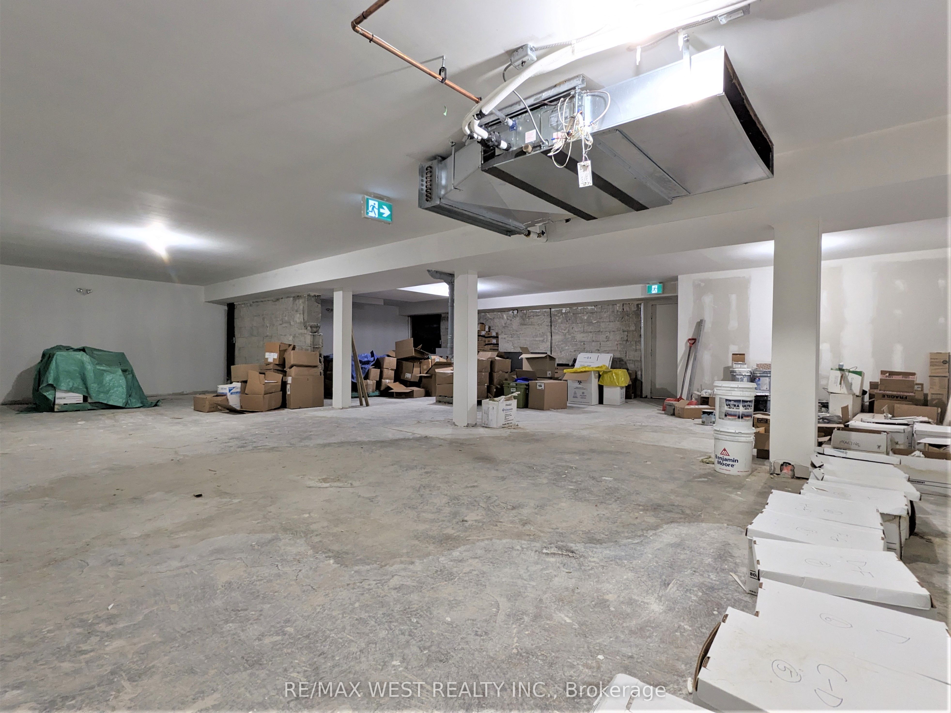 #ll2 - 2920 Dufferin Street Property Photo 9
