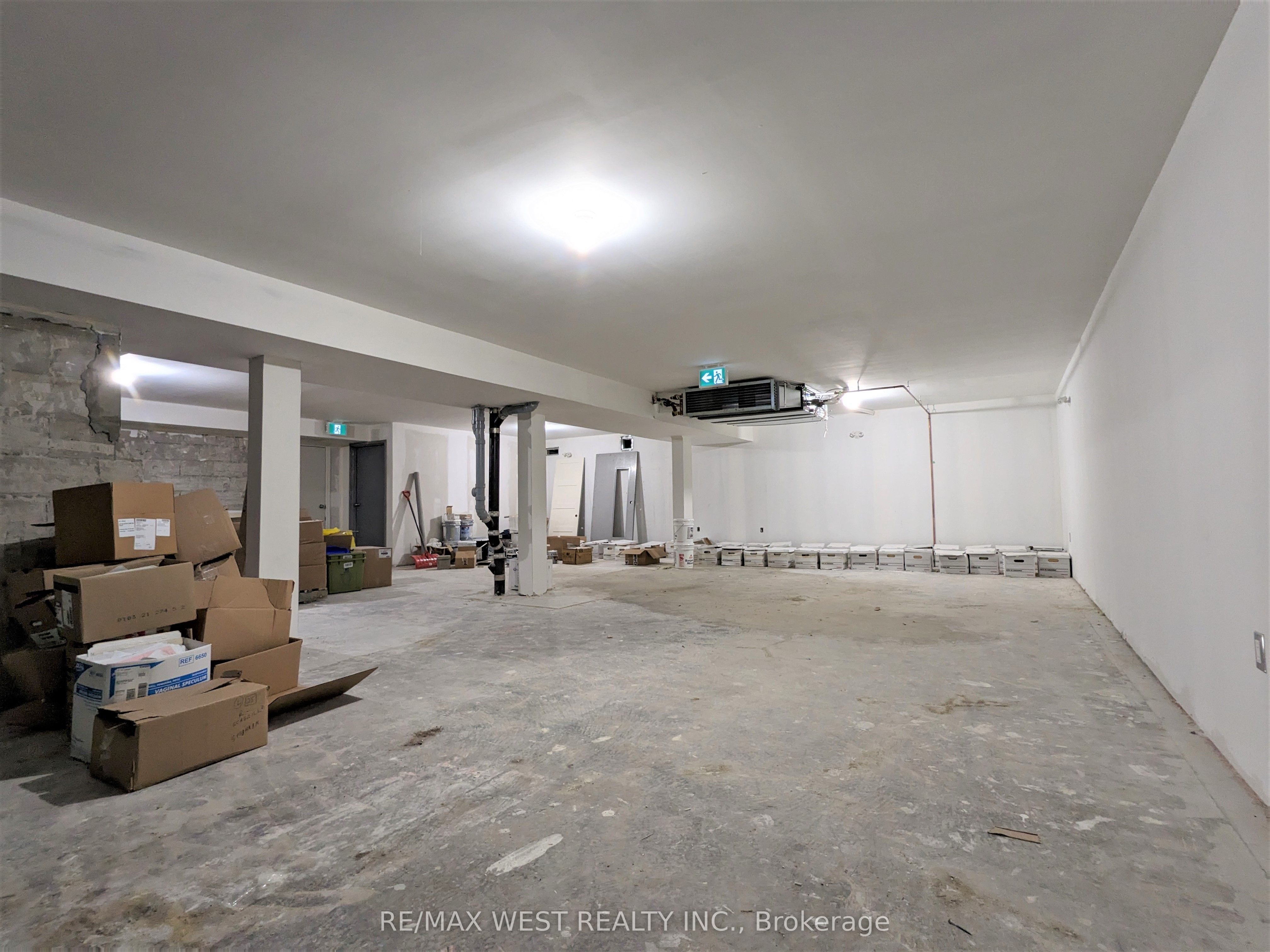 #ll2 - 2920 Dufferin Street Property Photo 10