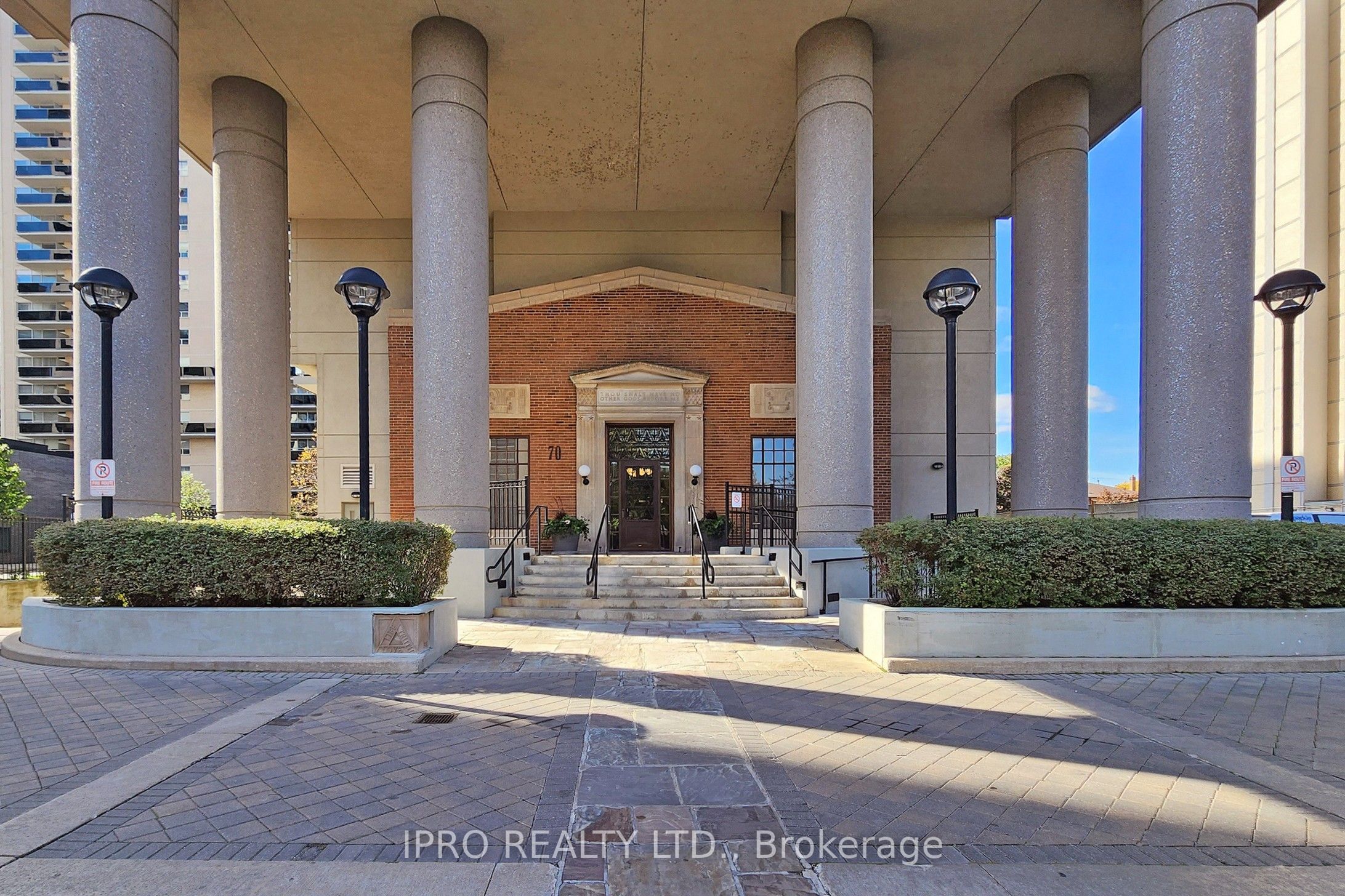 70 High Park Avenue 1804 Property Photo 3