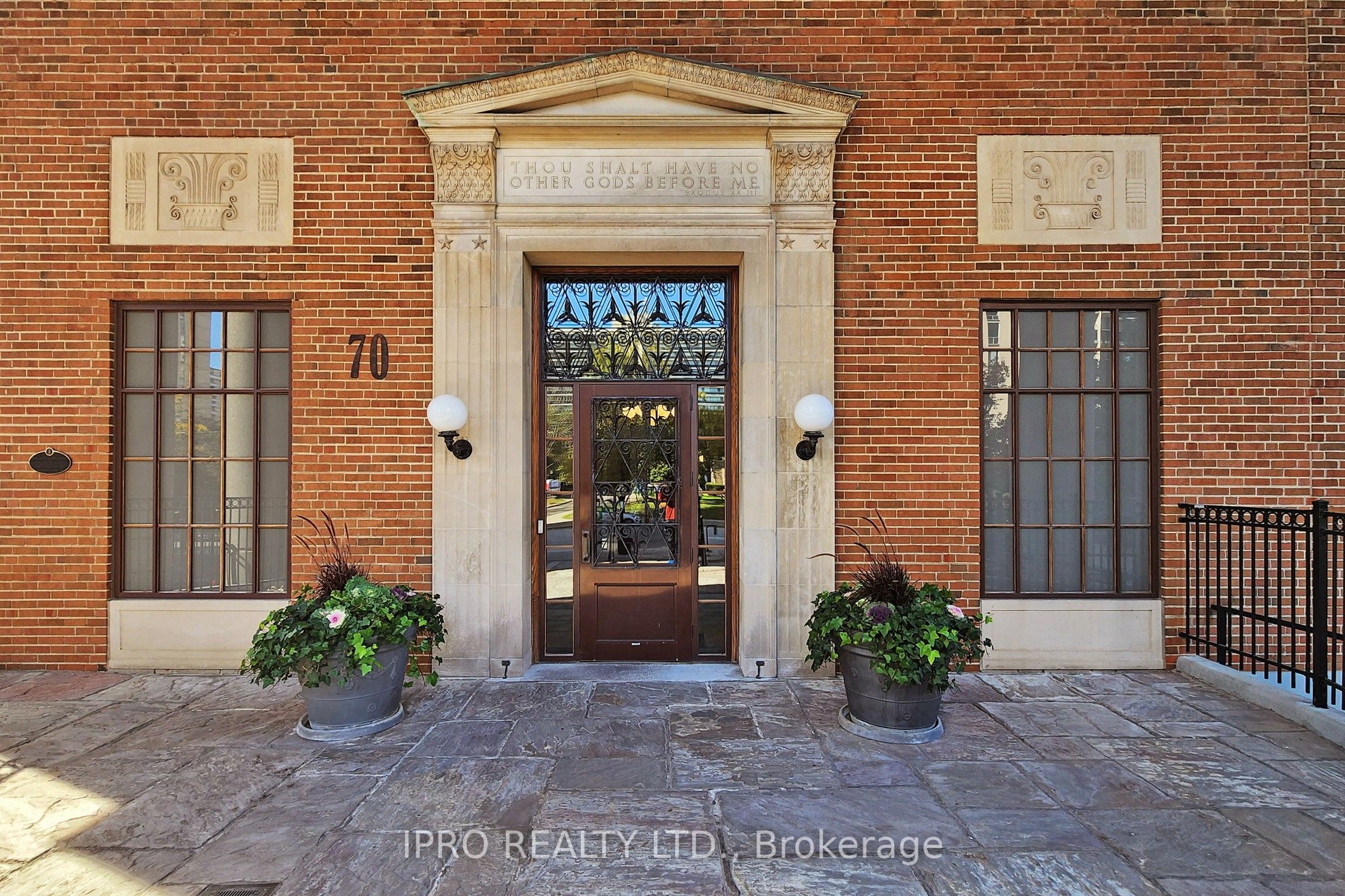 70 High Park Avenue 1804 Property Photo 4