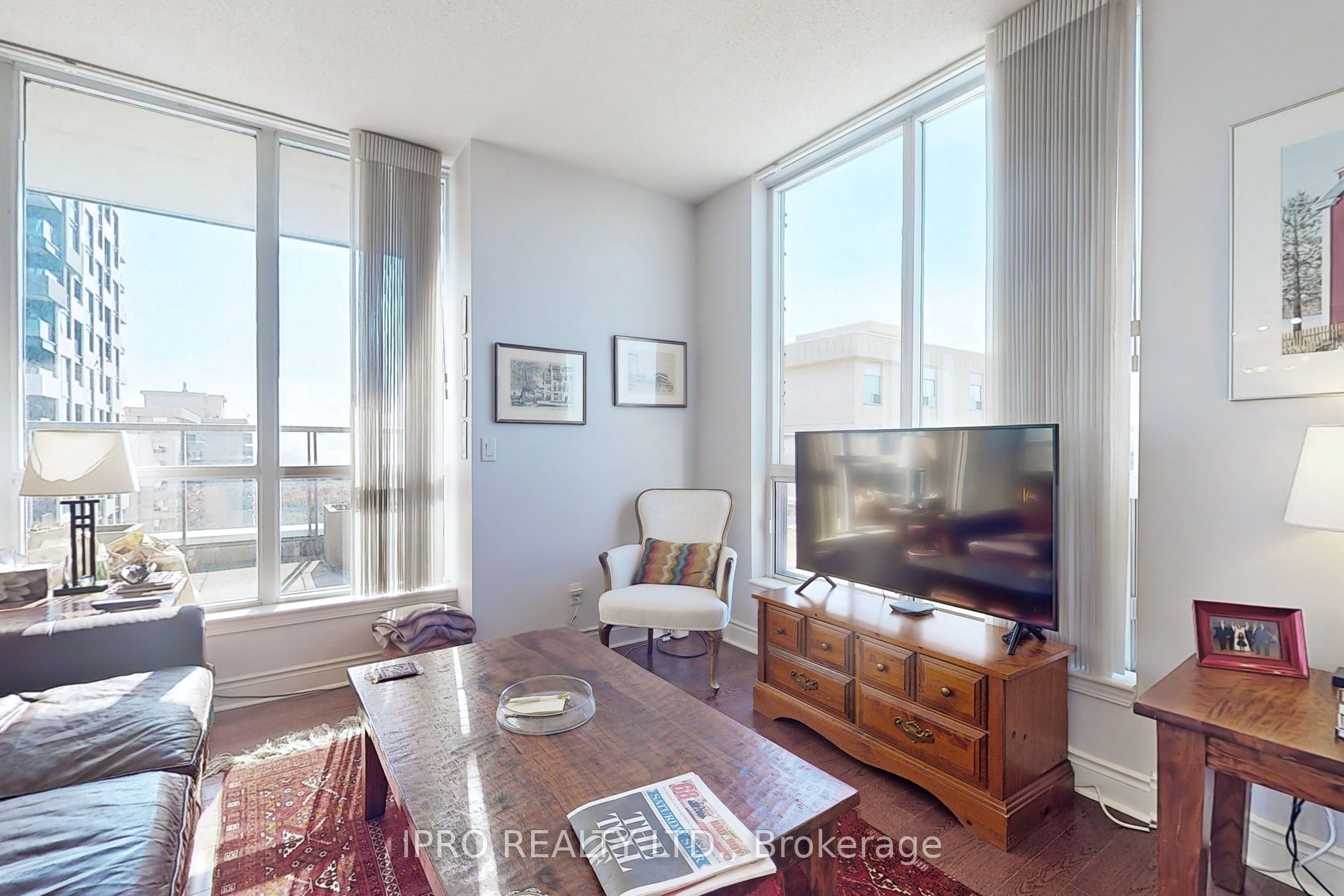 70 High Park Avenue 1804 Property Photo 6