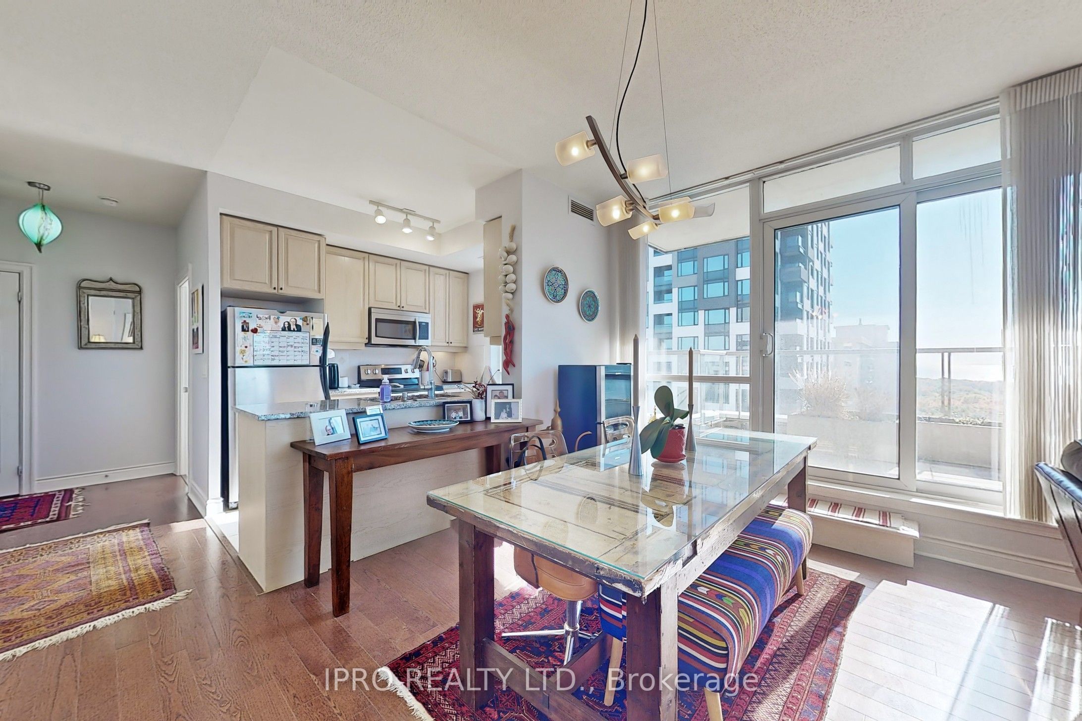 70 High Park Avenue 1804 Property Photo 10