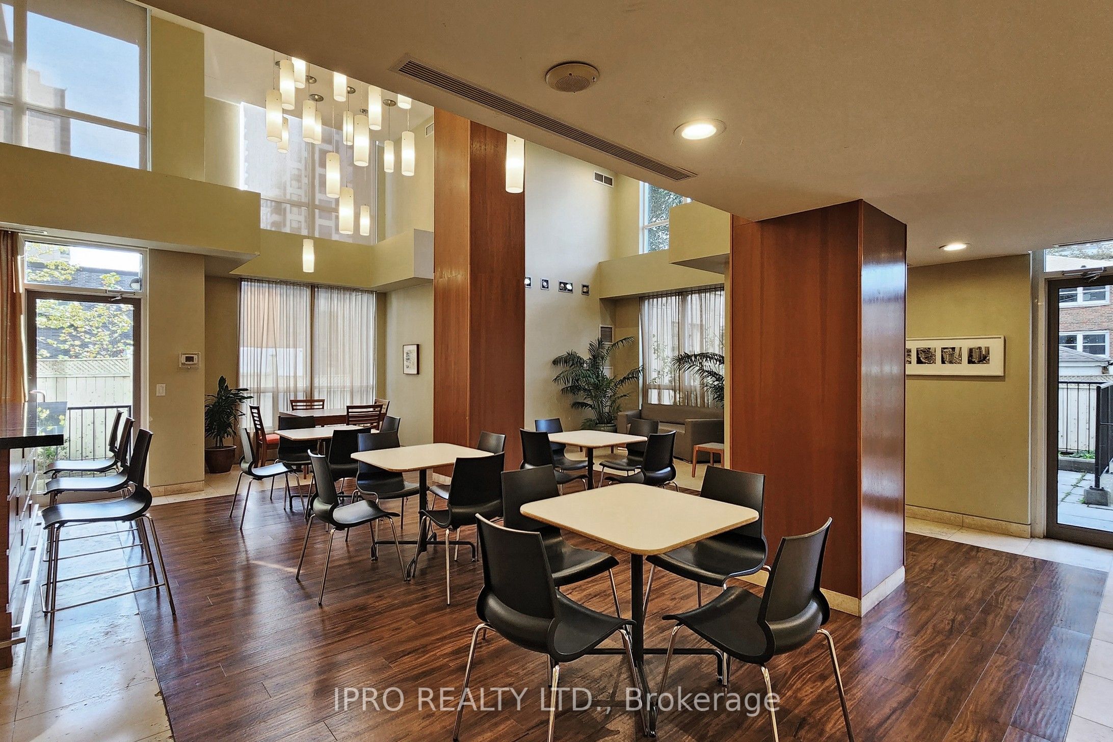 70 High Park Avenue 1804 Property Photo 37