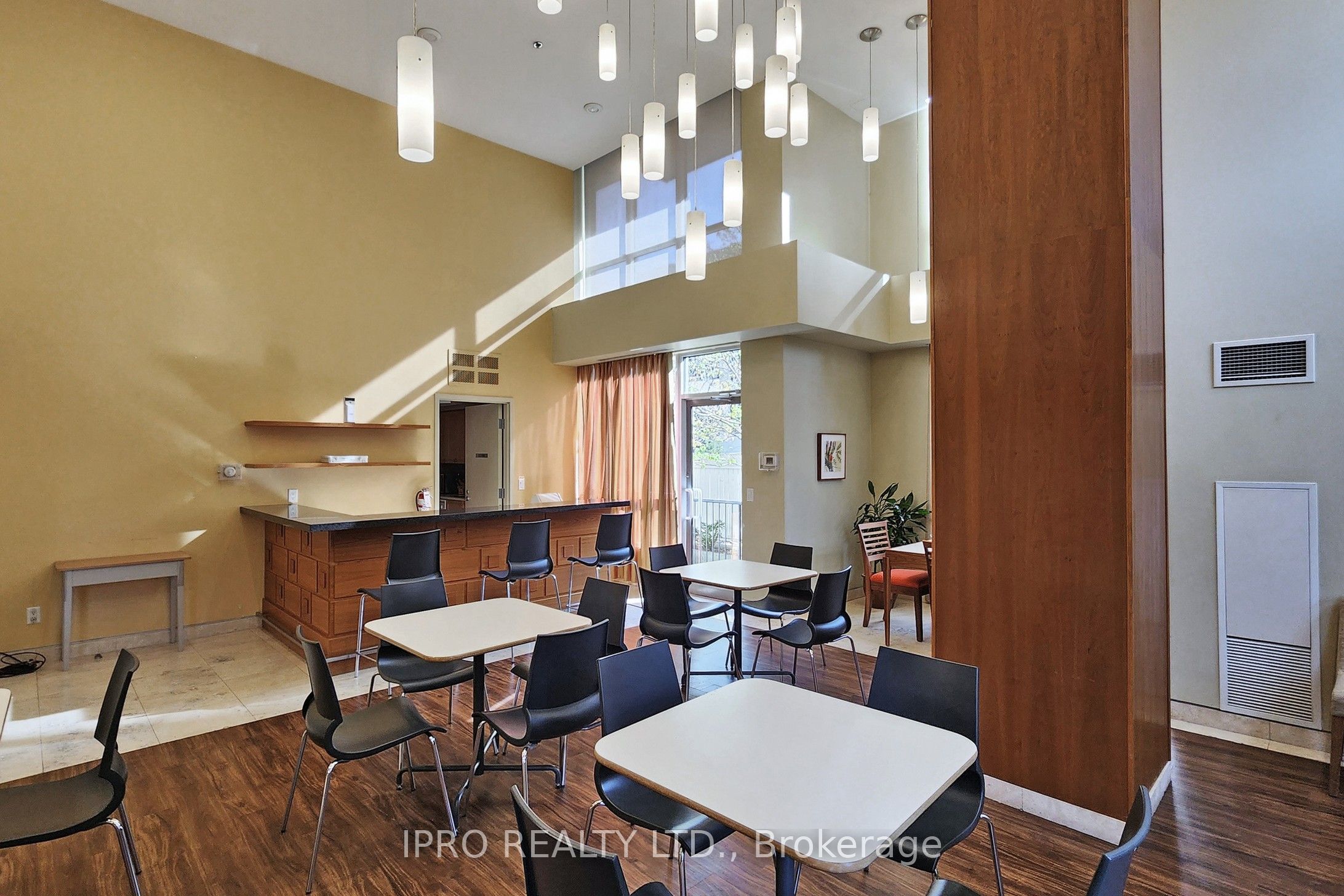 70 High Park Avenue 1804 Property Photo 38
