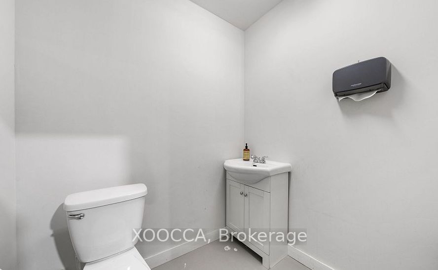 #33 - 5250 Solar Drive Property Photo 20