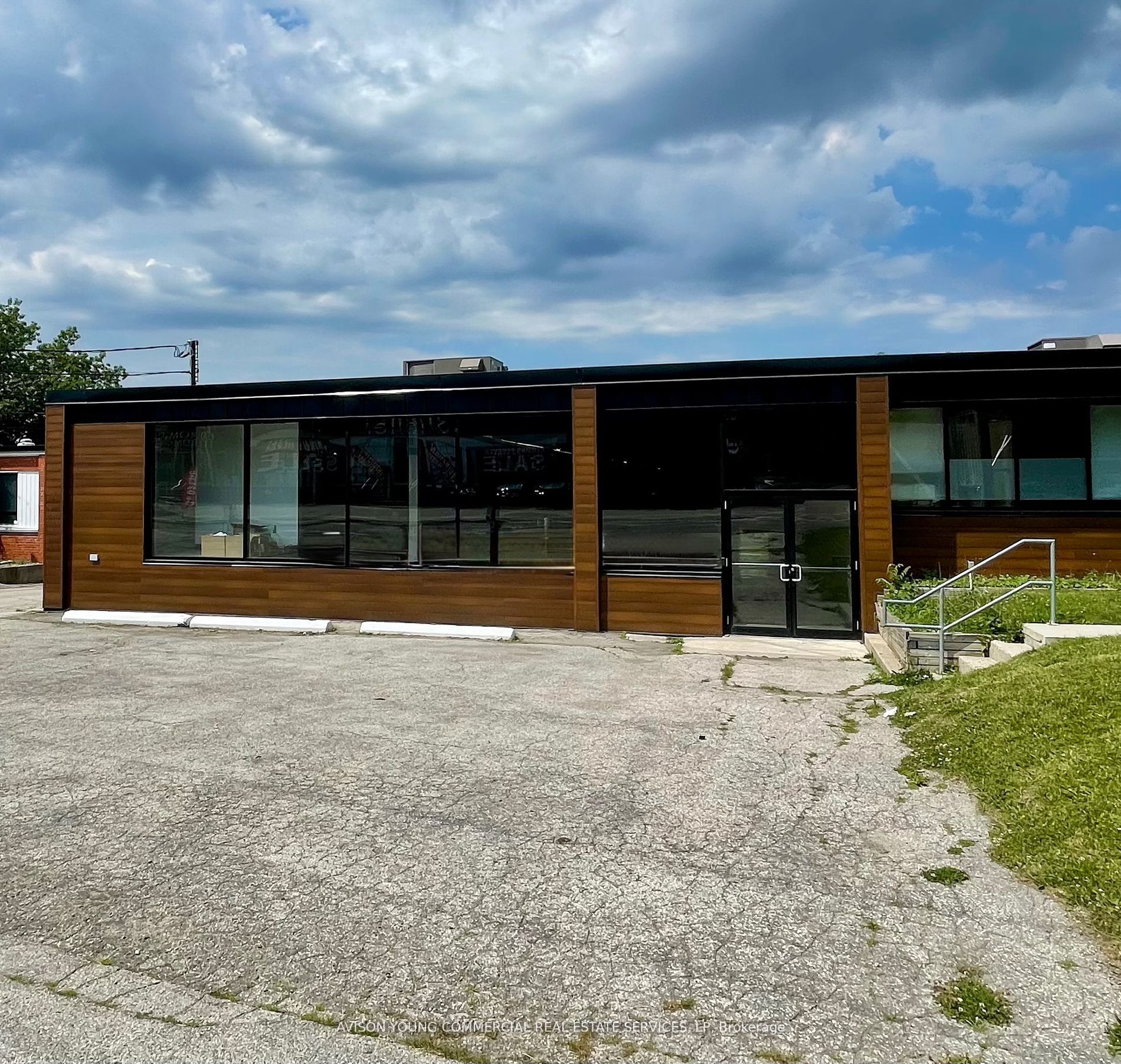 #frt 1/2 - 894 Caledonia Road Property Photo 1