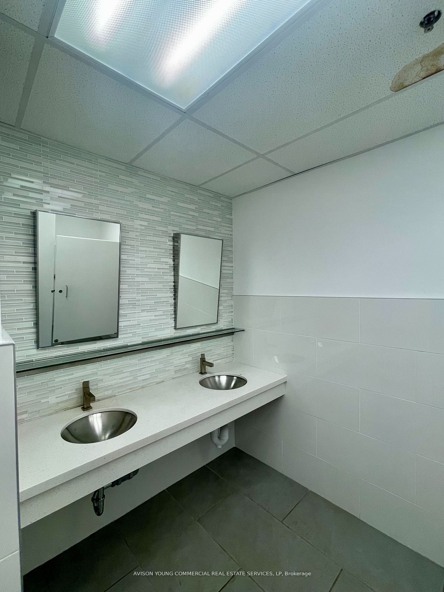 #frt 1/2 - 894 Caledonia Road Property Photo 8