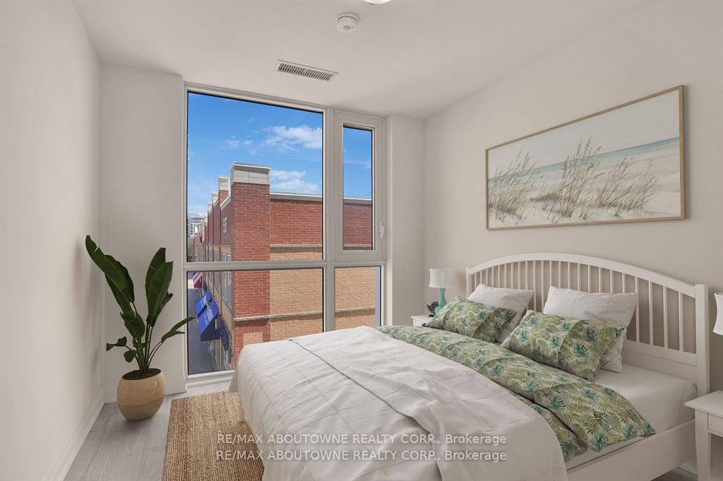 509 Dundas St W Property Photo 6